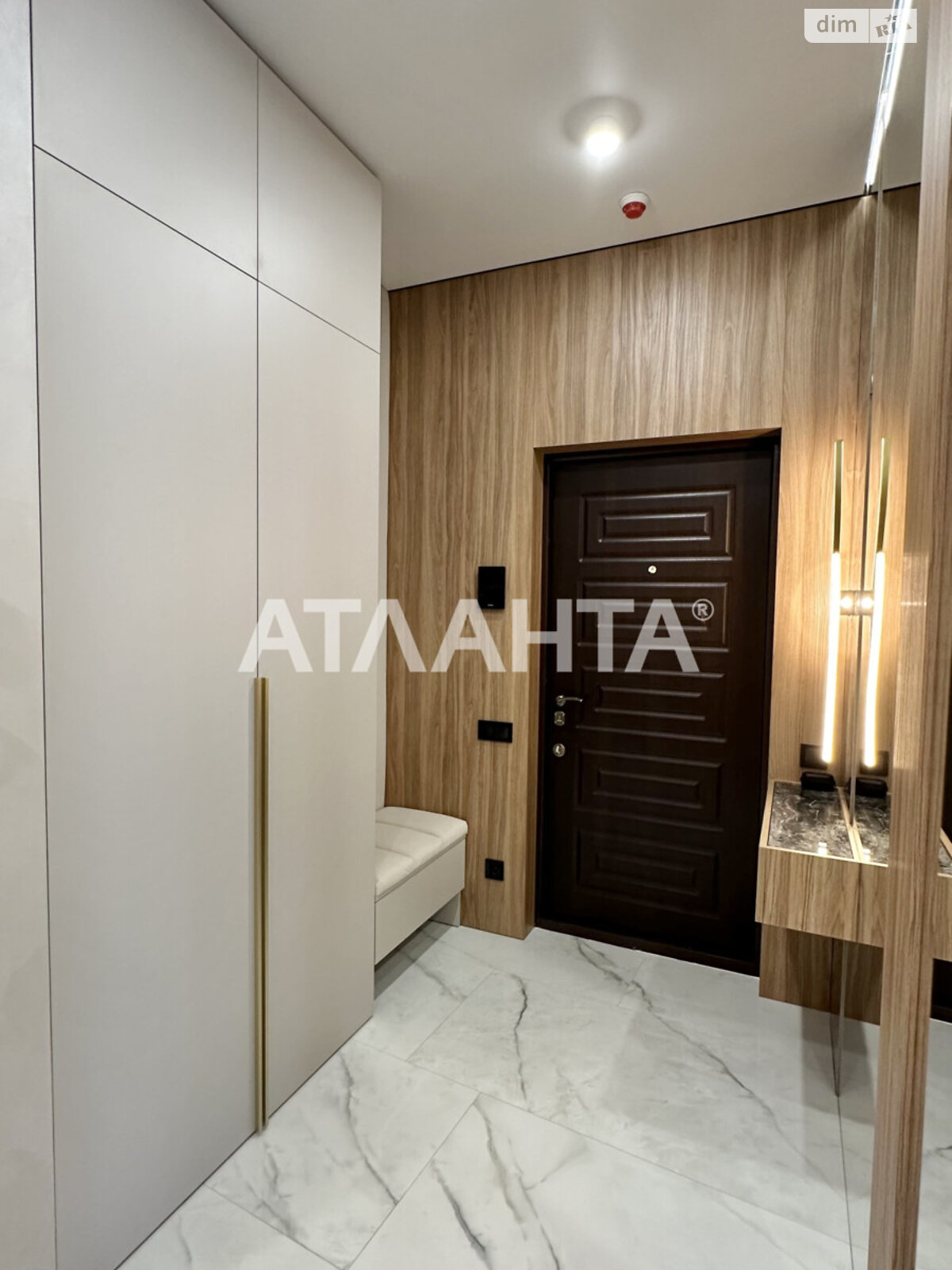 Продажа трехкомнатной квартиры в Одессе, на ул. Генуэзская, район Аркадия фото 1 Продажа трехкомнатной квартиры в Одессе, на ул. Генуэзская, район Аркадия фото 1