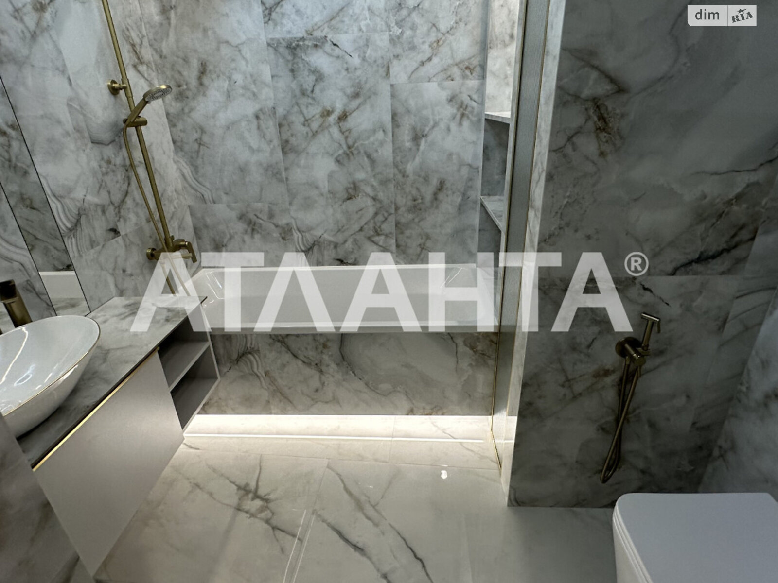 Продажа трехкомнатной квартиры в Одессе, на ул. Генуэзская, район Аркадия фото 1 Продажа трехкомнатной квартиры в Одессе, на ул. Генуэзская, район Аркадия фото 1