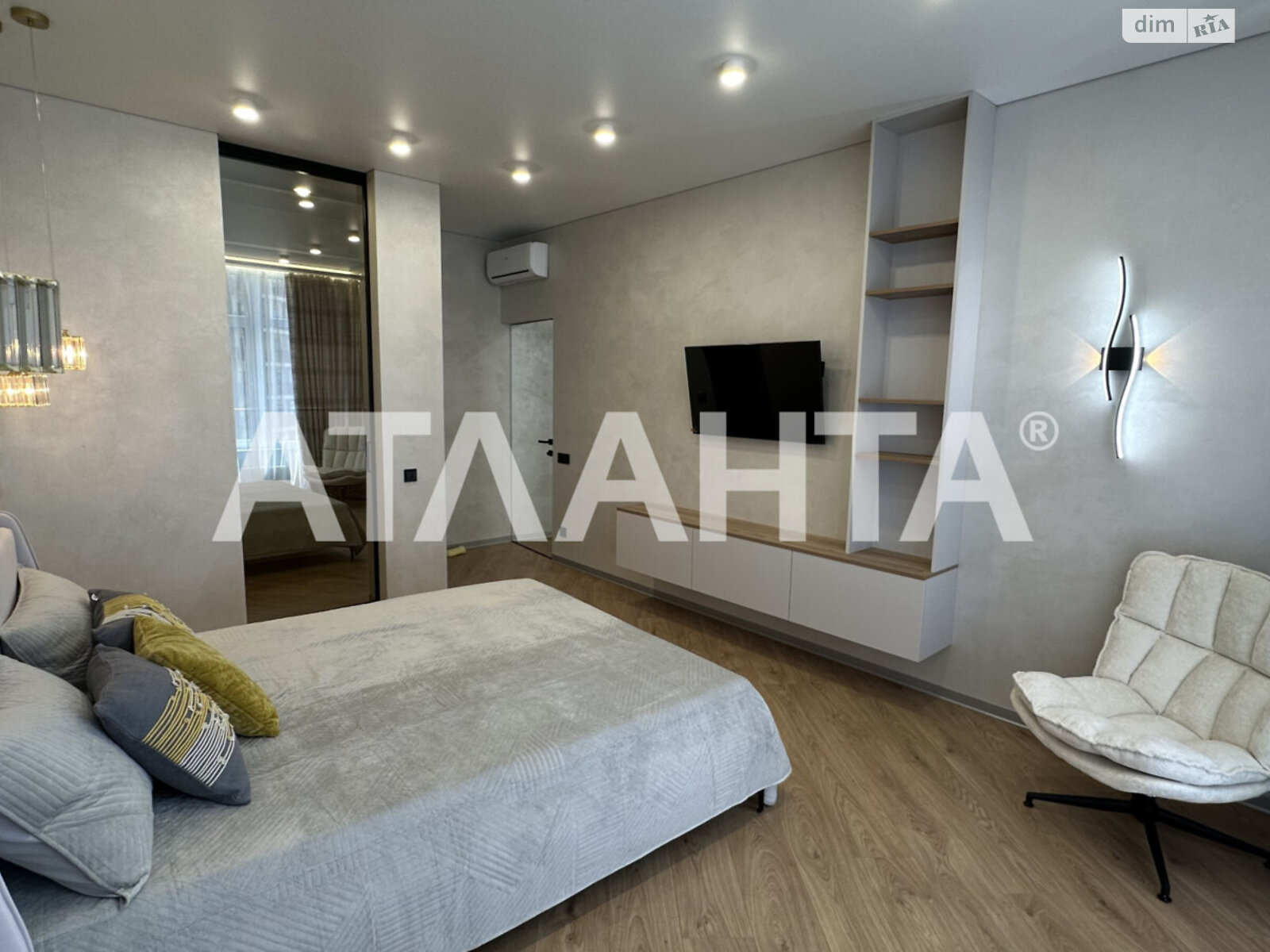 Продажа трехкомнатной квартиры в Одессе, на ул. Генуэзская, район Аркадия фото 1 Продажа трехкомнатной квартиры в Одессе, на ул. Генуэзская, район Аркадия фото 1