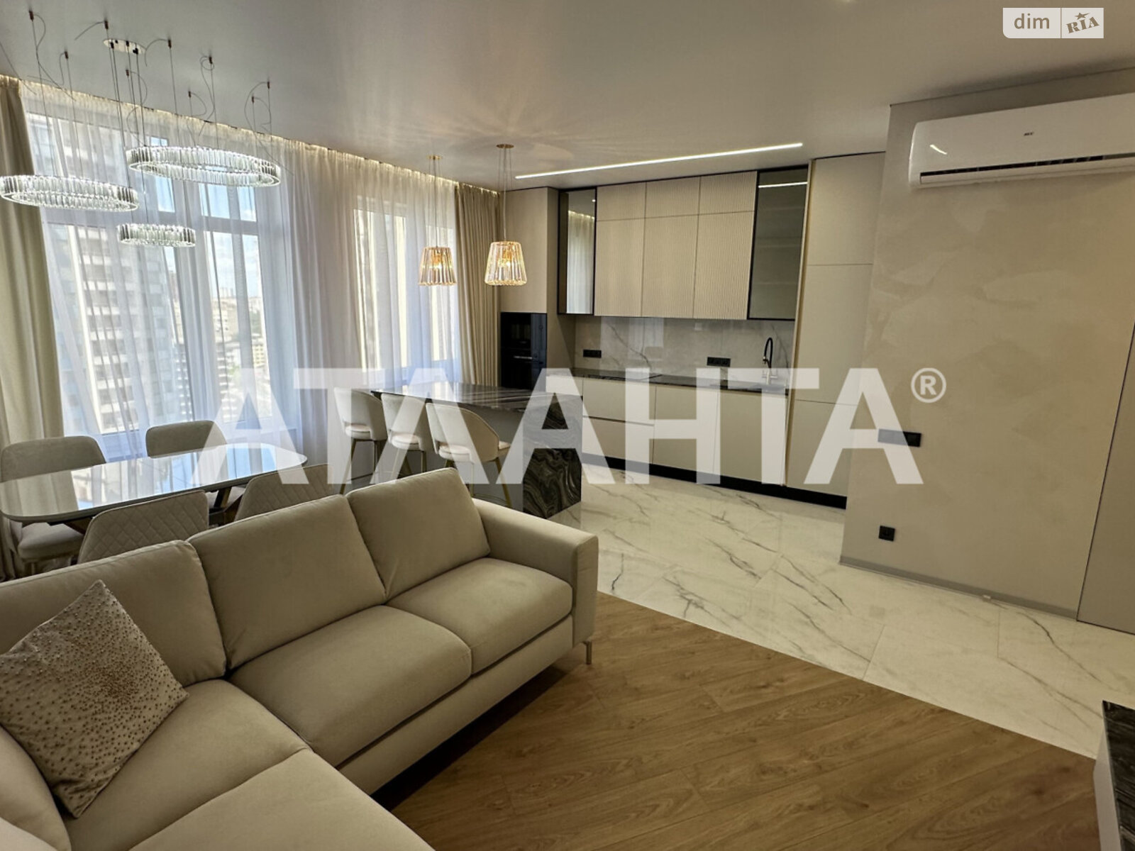 Продажа трехкомнатной квартиры в Одессе, на ул. Генуэзская, район Аркадия фото 1 Продажа трехкомнатной квартиры в Одессе, на ул. Генуэзская, район Аркадия фото 1
