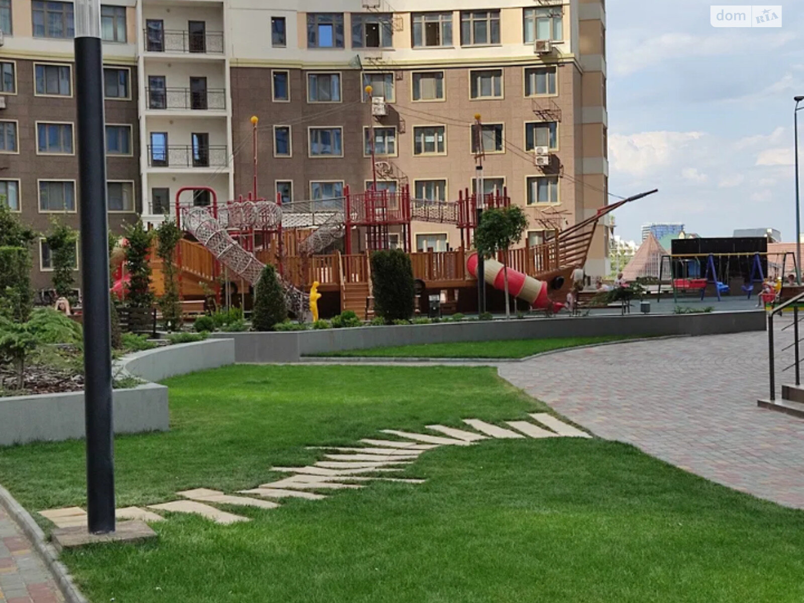 Продаж двокімнатної квартири в Одесі, на вул. Каманіна, район Середній Фонтан фото 1