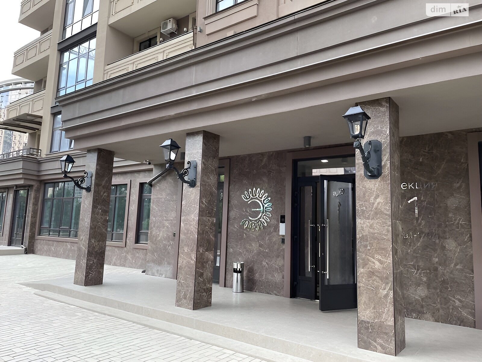 Продажа трехкомнатной квартиры в Одессе, на пер. Курортный 1, район Аркадия фото 1 Продажа трехкомнатной квартиры в Одессе, на пер. Курортный 1, район Аркадия фото 1