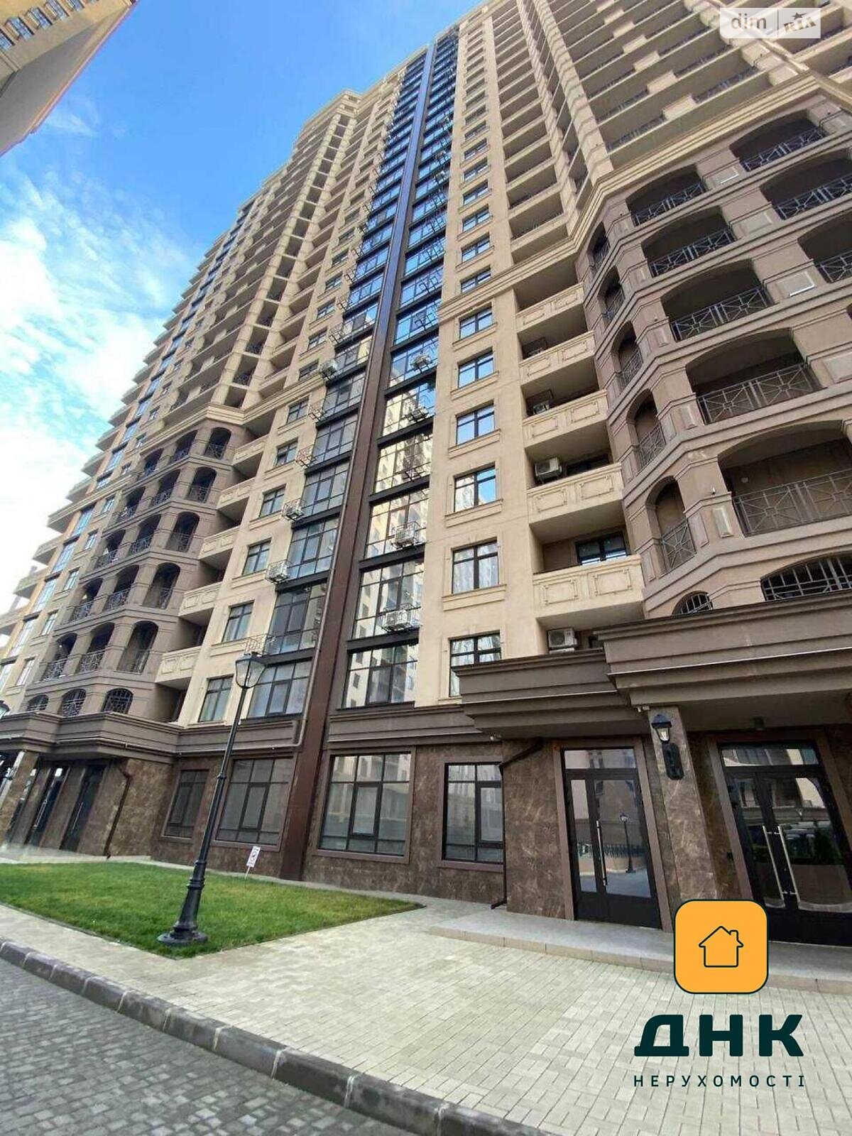 Продажа трехкомнатной квартиры в Одессе, на пер. Курортный 1, район Аркадия фото 1 Продажа трехкомнатной квартиры в Одессе, на пер. Курортный 1, район Аркадия фото 1