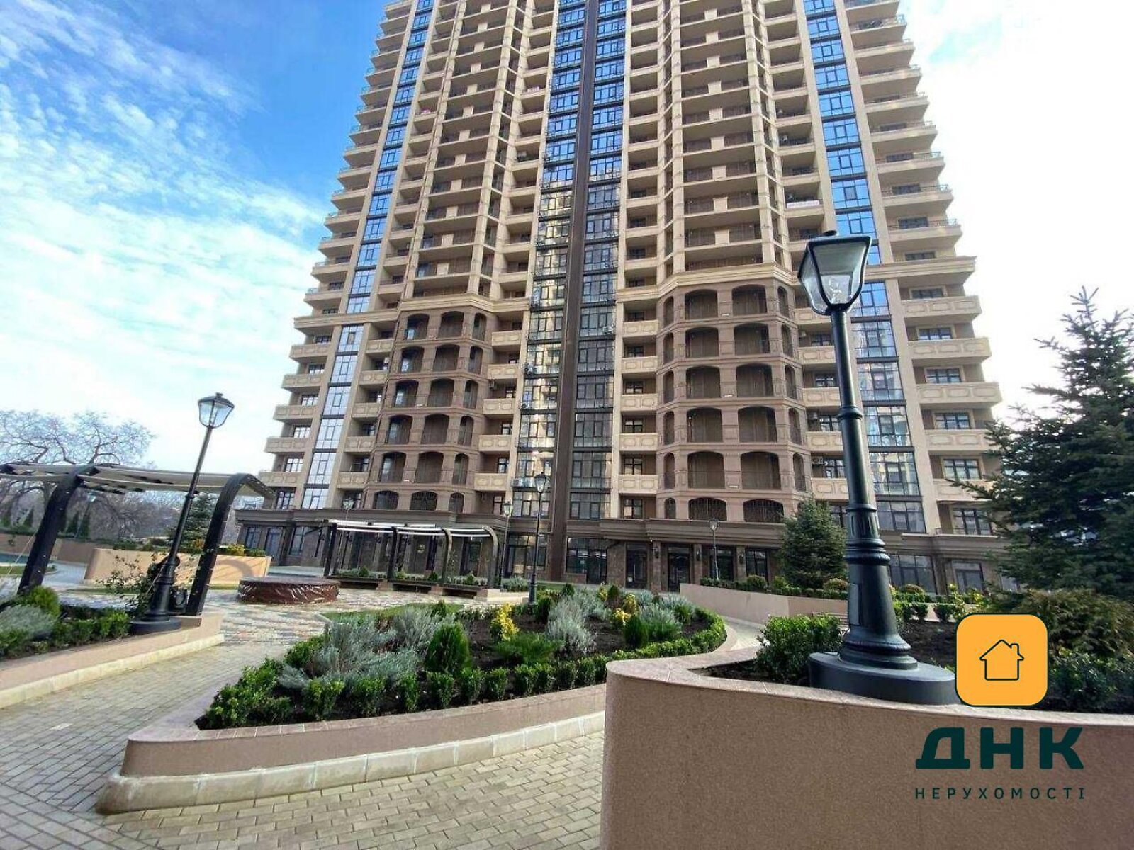 Продажа трехкомнатной квартиры в Одессе, на пер. Курортный 1, район Аркадия фото 1 Продажа трехкомнатной квартиры в Одессе, на пер. Курортный 1, район Аркадия фото 1