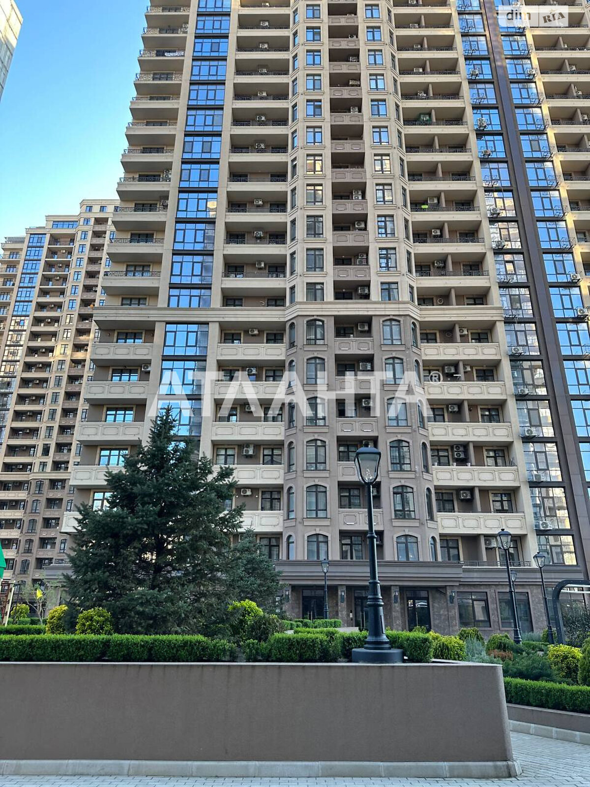 Продаж трикімнатної квартири в Одесі, на пров. Курортний 1Б, район Аркадія фото 1 Продаж трикімнатної квартири в Одесі, на пров. Курортний 1Б, район Аркадія фото 1