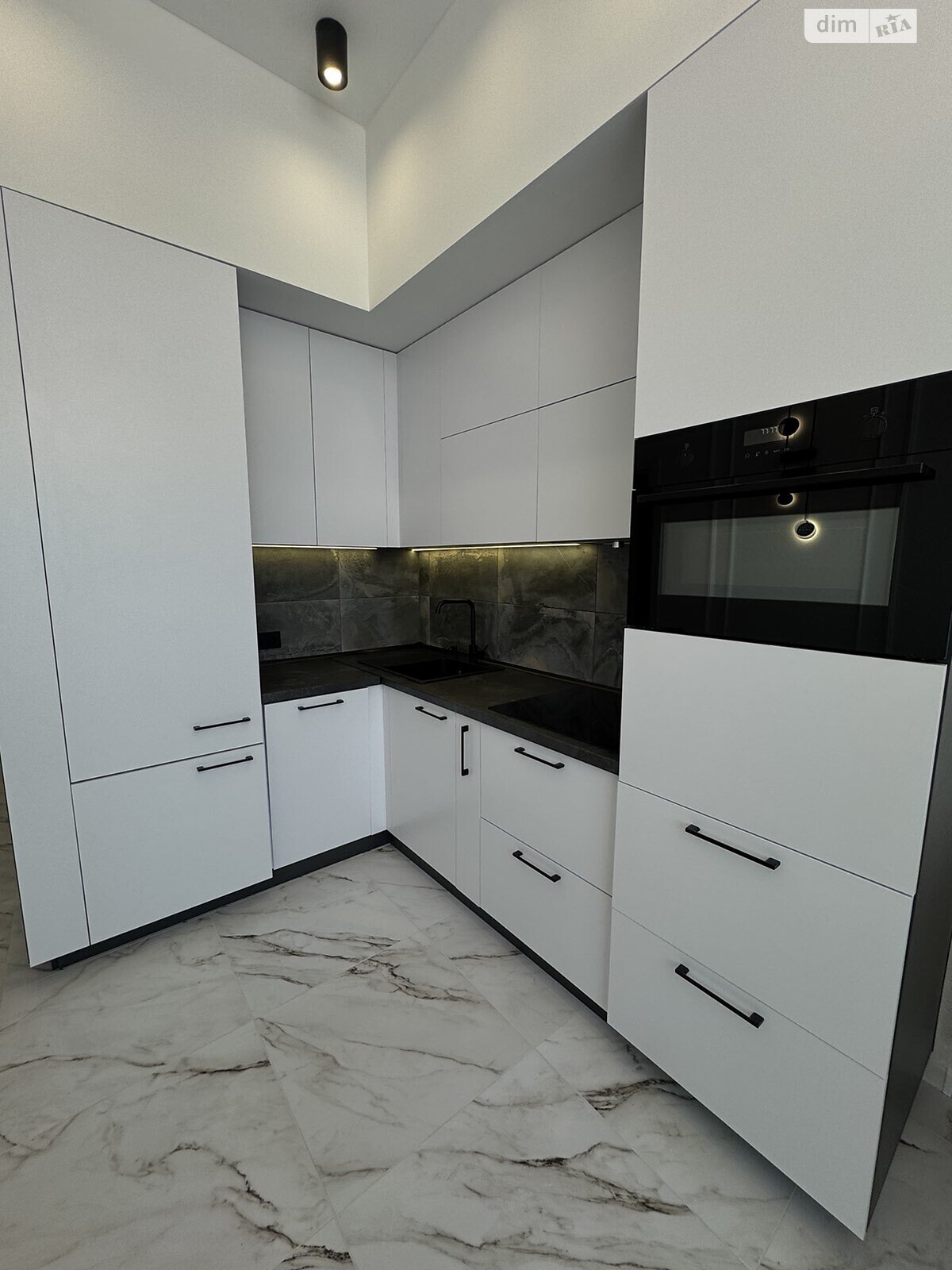 Продажа однокомнатной квартиры в Одессе, на пер. Курортный 2, район Аркадия фото 1 Продажа однокомнатной квартиры в Одессе, на пер. Курортный 2, район Аркадия фото 1