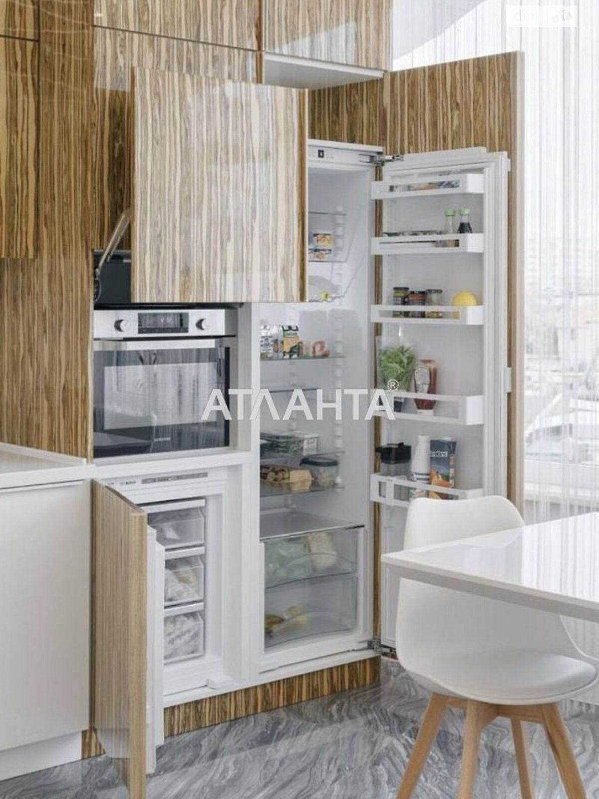Продаж трикімнатної квартири в Одесі, на вул. Літературна 1А, район Аркадія фото 2 Продаж трикімнатної квартири в Одесі, на вул. Літературна 1А, район Аркадія фото 2