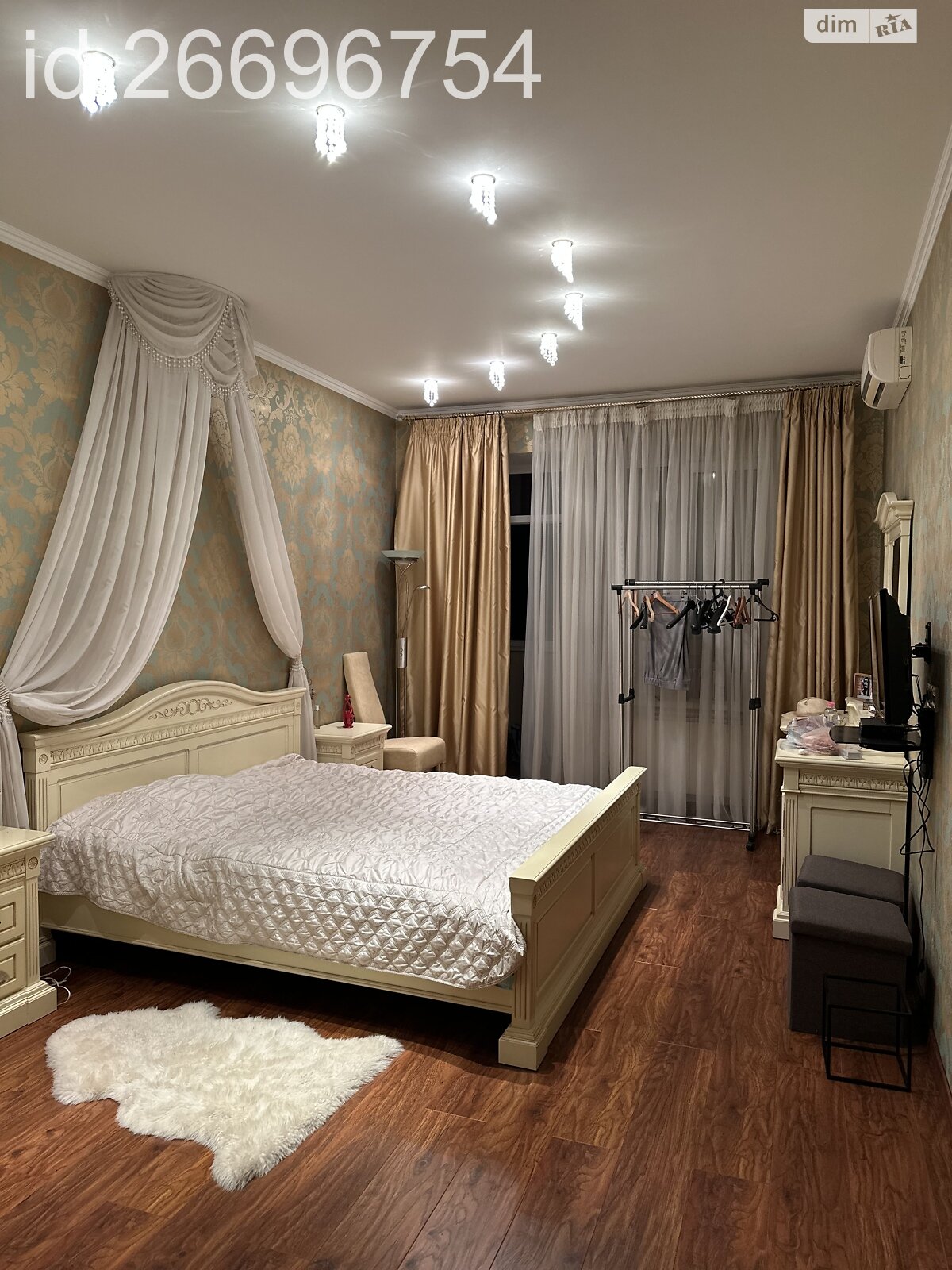Продаж трикімнатної квартири в Одесі, на вул. Сонячна 1Б, район Приморський фото 1 Продаж трикімнатної квартири в Одесі, на вул. Сонячна 1Б, район Приморський фото 1