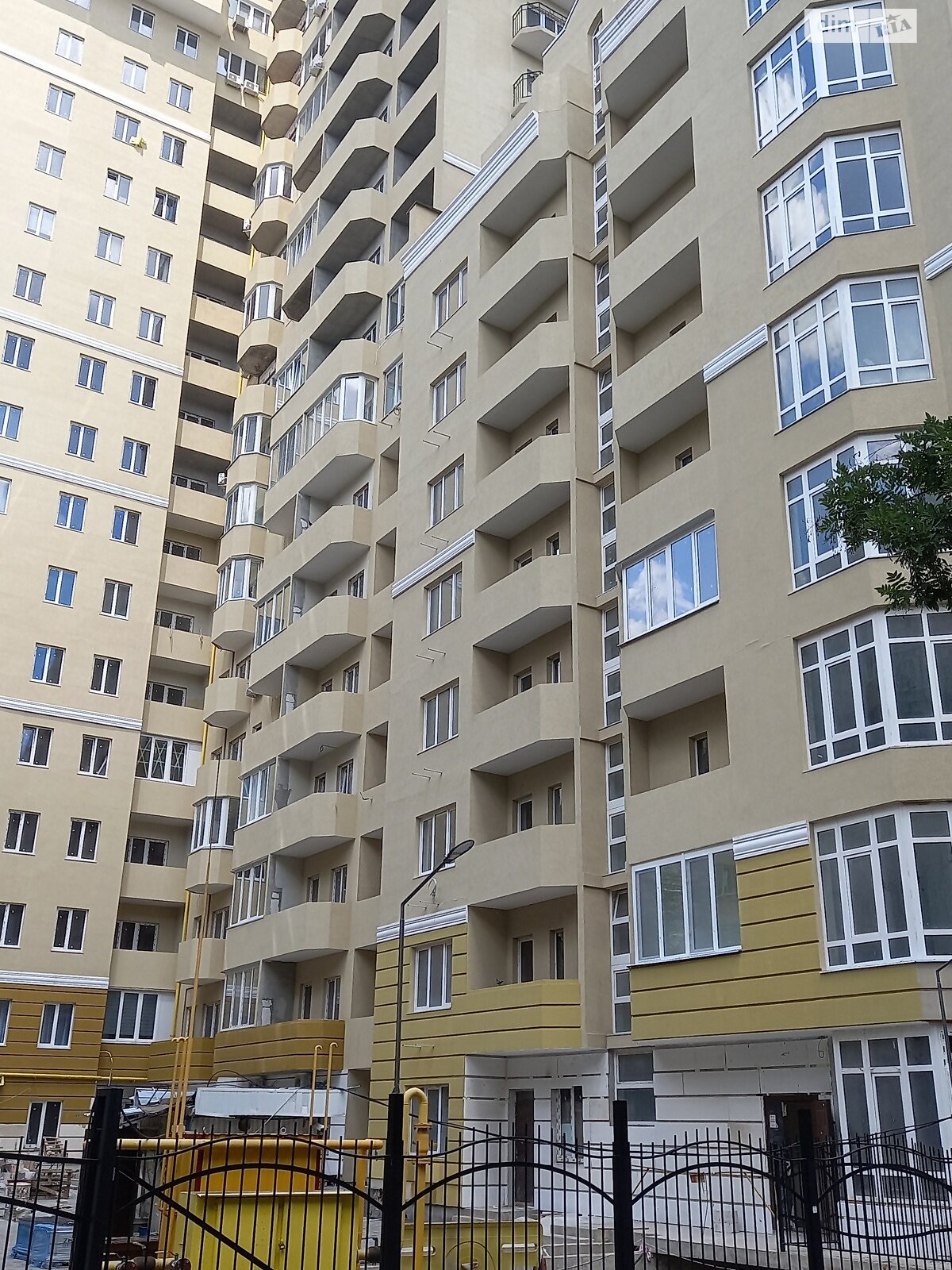 Продажа трехкомнатной квартиры в Одессе, на ул. Солнечная, район Средний Фонтан фото 1