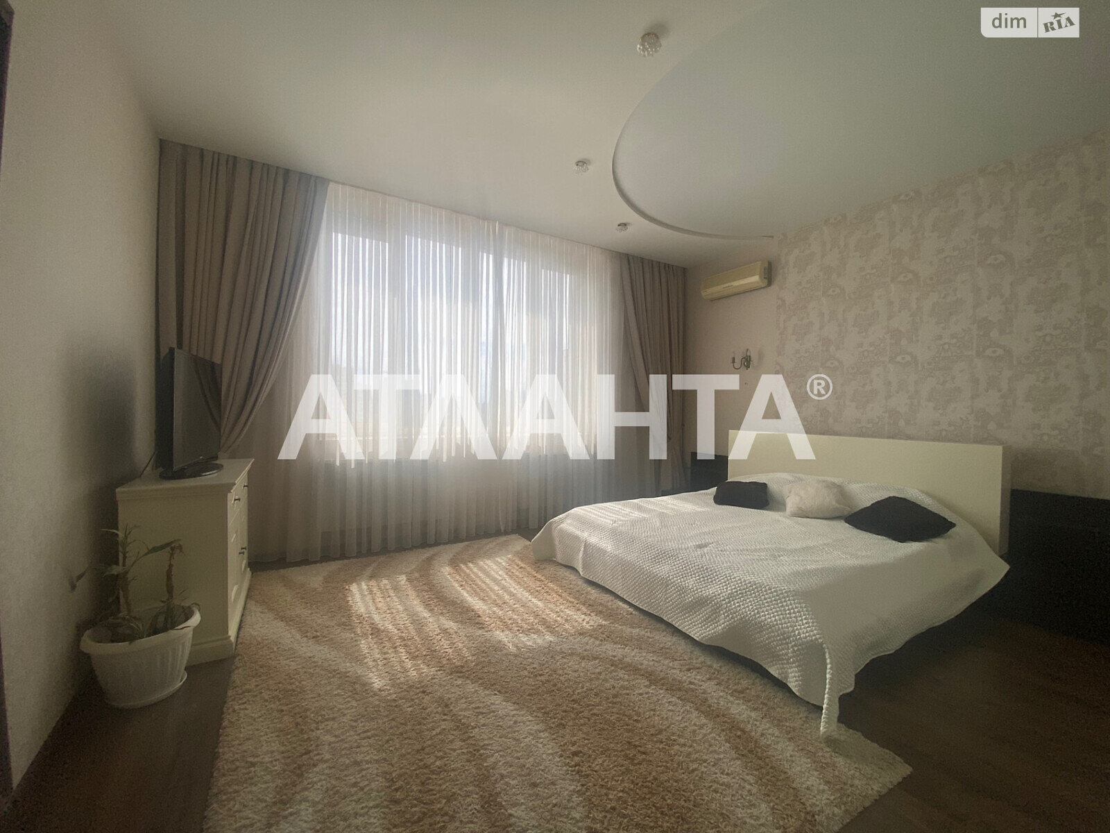 Продажа четырехкомнатной квартиры в Одессе, на ул. Солнечная, район Аркадия фото 1 Продажа четырехкомнатной квартиры в Одессе, на ул. Солнечная, район Аркадия фото 1