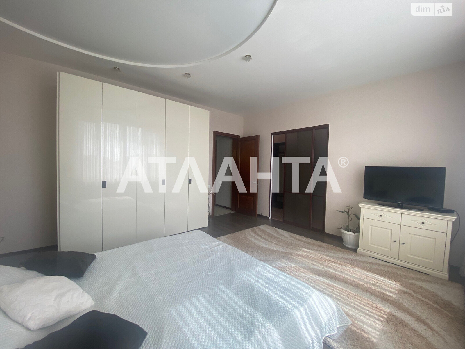 Продажа четырехкомнатной квартиры в Одессе, на ул. Солнечная, район Аркадия фото 1 Продажа четырехкомнатной квартиры в Одессе, на ул. Солнечная, район Аркадия фото 1