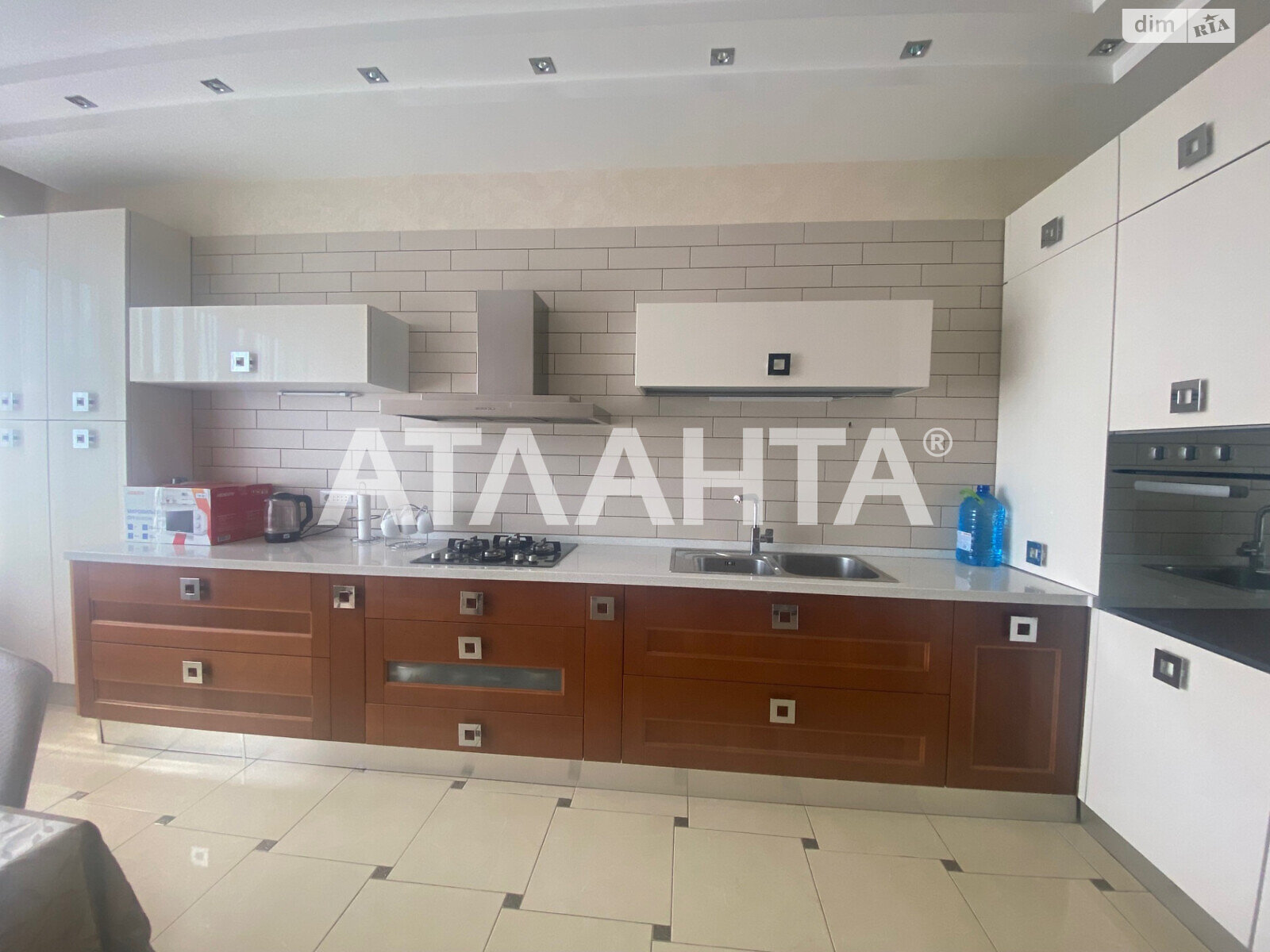 Продажа четырехкомнатной квартиры в Одессе, на ул. Солнечная, район Аркадия фото 1 Продажа четырехкомнатной квартиры в Одессе, на ул. Солнечная, район Аркадия фото 1