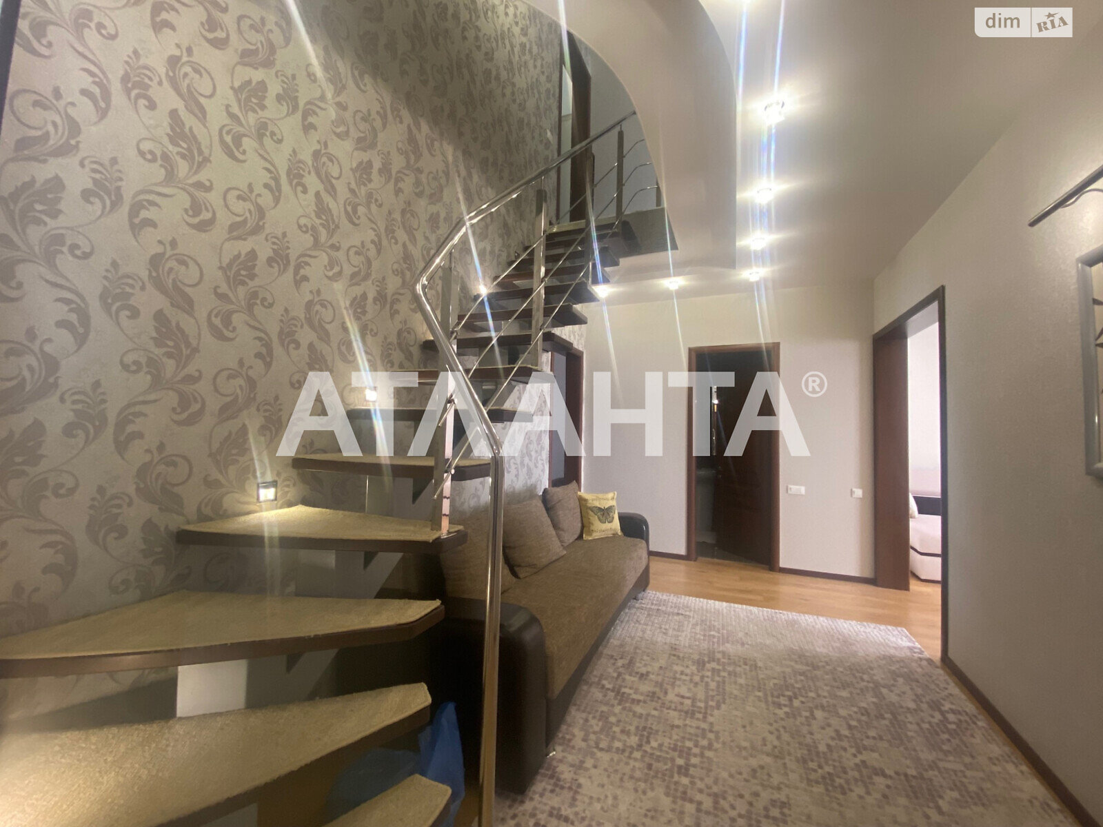 Продажа четырехкомнатной квартиры в Одессе, на ул. Солнечная, район Аркадия фото 1 Продажа четырехкомнатной квартиры в Одессе, на ул. Солнечная, район Аркадия фото 1