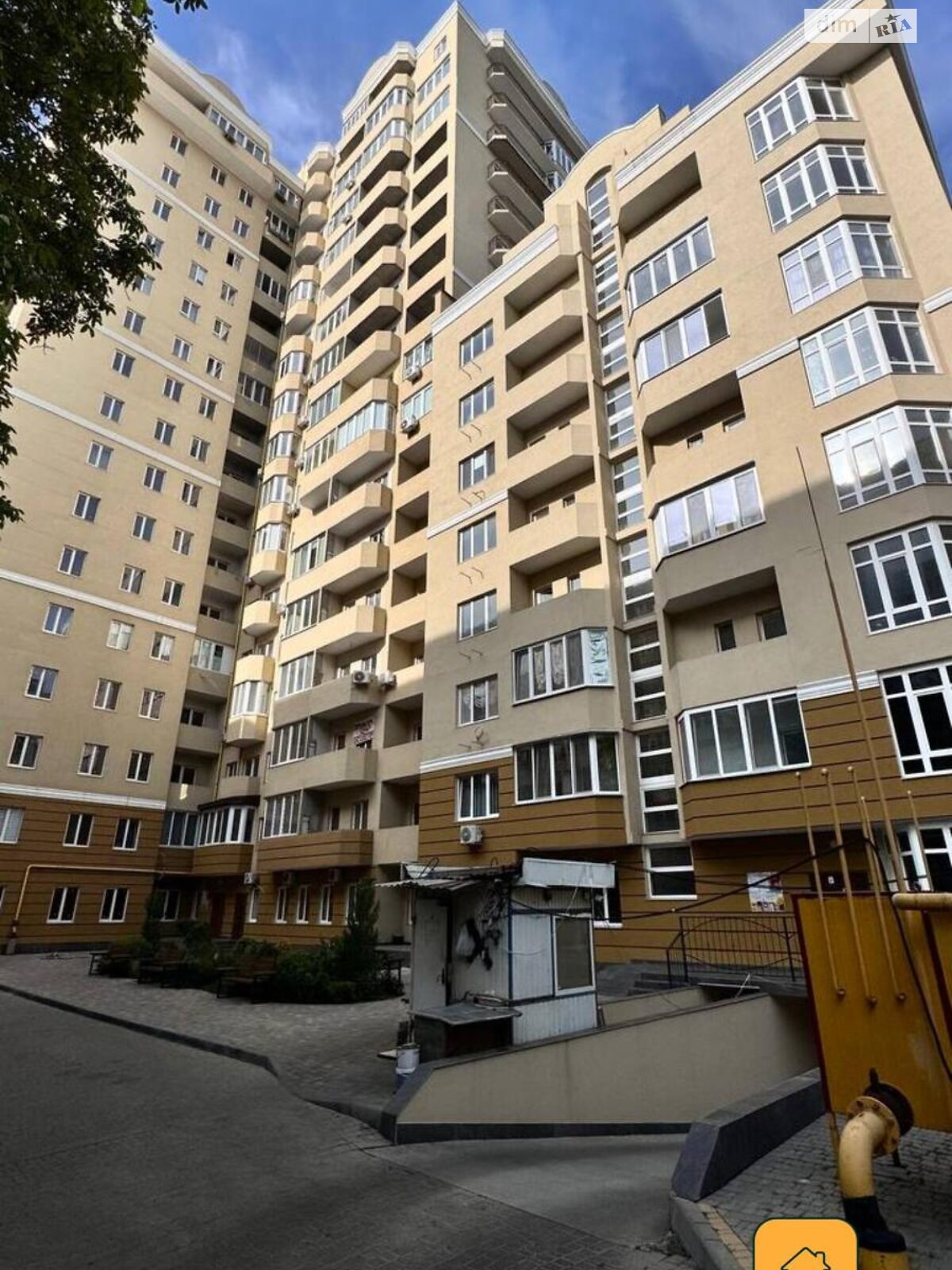 Продажа трехкомнатной квартиры в Одессе, на ул. Солнечная 4, район Аркадия фото 1 Продажа трехкомнатной квартиры в Одессе, на ул. Солнечная 4, район Аркадия фото 1