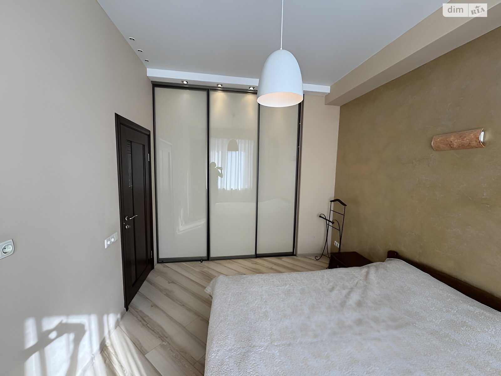 Продаж двокімнатної квартири в Одесі, на вул. Армійська 8Б, фото 1 Продаж двокімнатної квартири в Одесі, на вул. Армійська 8Б, фото 1