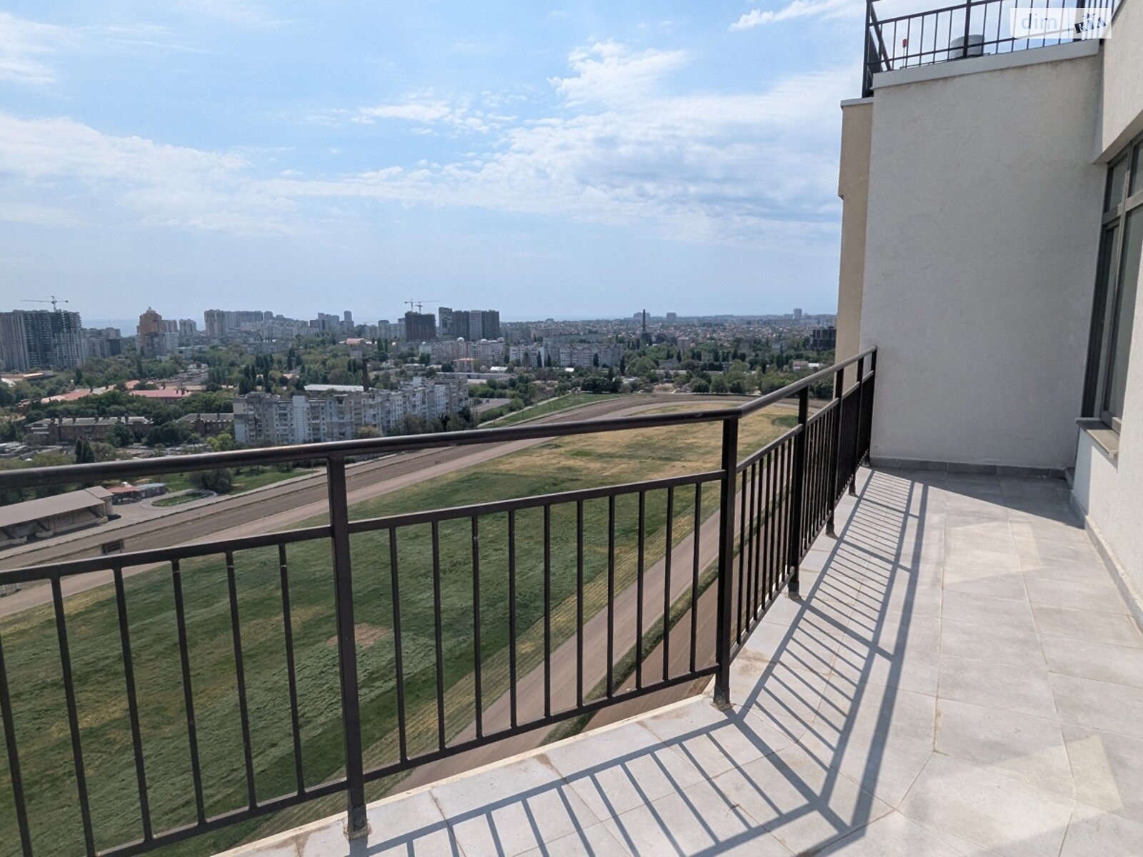 Продажа трехкомнатной квартиры в Одессе, на ул. Краснова 3 корпус 60, район Ближние Мельницы фото 1 Продажа трехкомнатной квартиры в Одессе, на ул. Краснова 3 корпус 60, район Ближние Мельницы фото 1