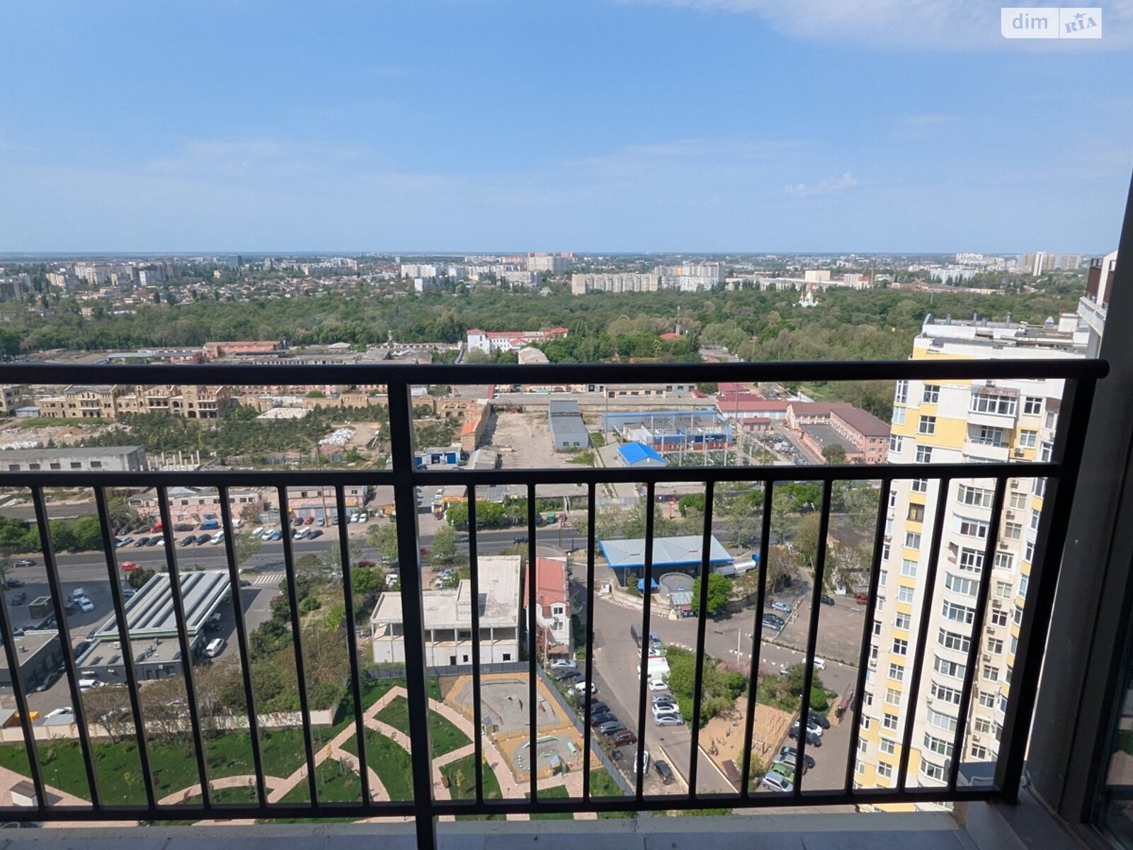 Продажа трехкомнатной квартиры в Одессе, на ул. Краснова 3 корпус 60, район Ближние Мельницы фото 1 Продажа трехкомнатной квартиры в Одессе, на ул. Краснова 3 корпус 60, район Ближние Мельницы фото 1