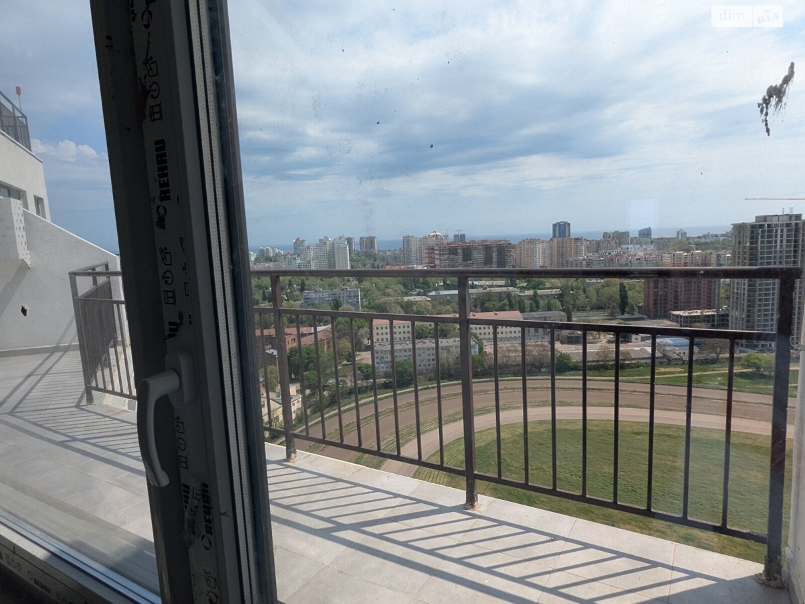 Продажа трехкомнатной квартиры в Одессе, на ул. Краснова 3 корпус 60, район Ближние Мельницы фото 1 Продажа трехкомнатной квартиры в Одессе, на ул. Краснова 3 корпус 60, район Ближние Мельницы фото 1