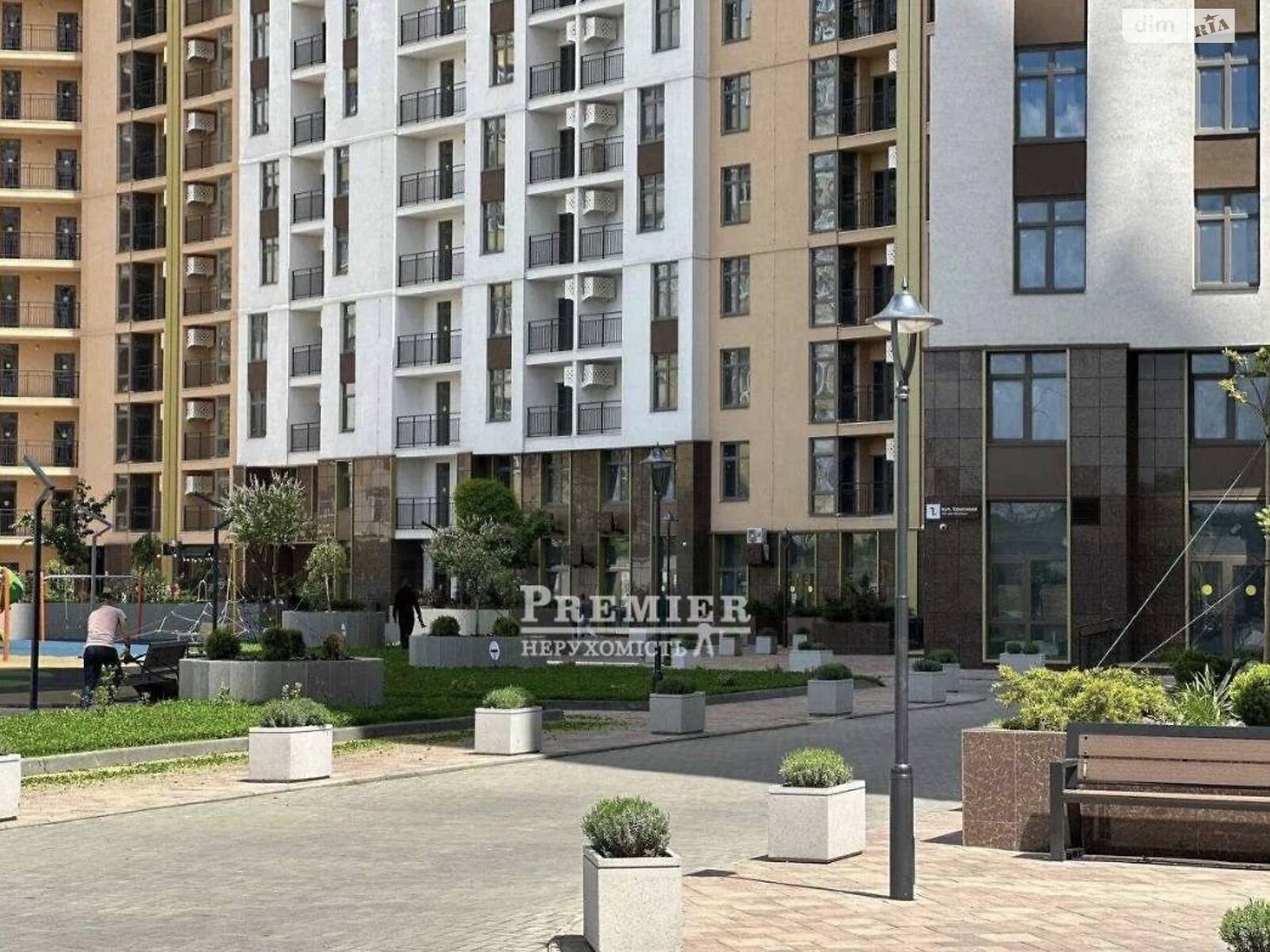 Продажа трехкомнатной квартиры в Одессе, на ул. Краснова, район Ближние Мельницы фото 1 Продажа трехкомнатной квартиры в Одессе, на ул. Краснова, район Ближние Мельницы фото 1