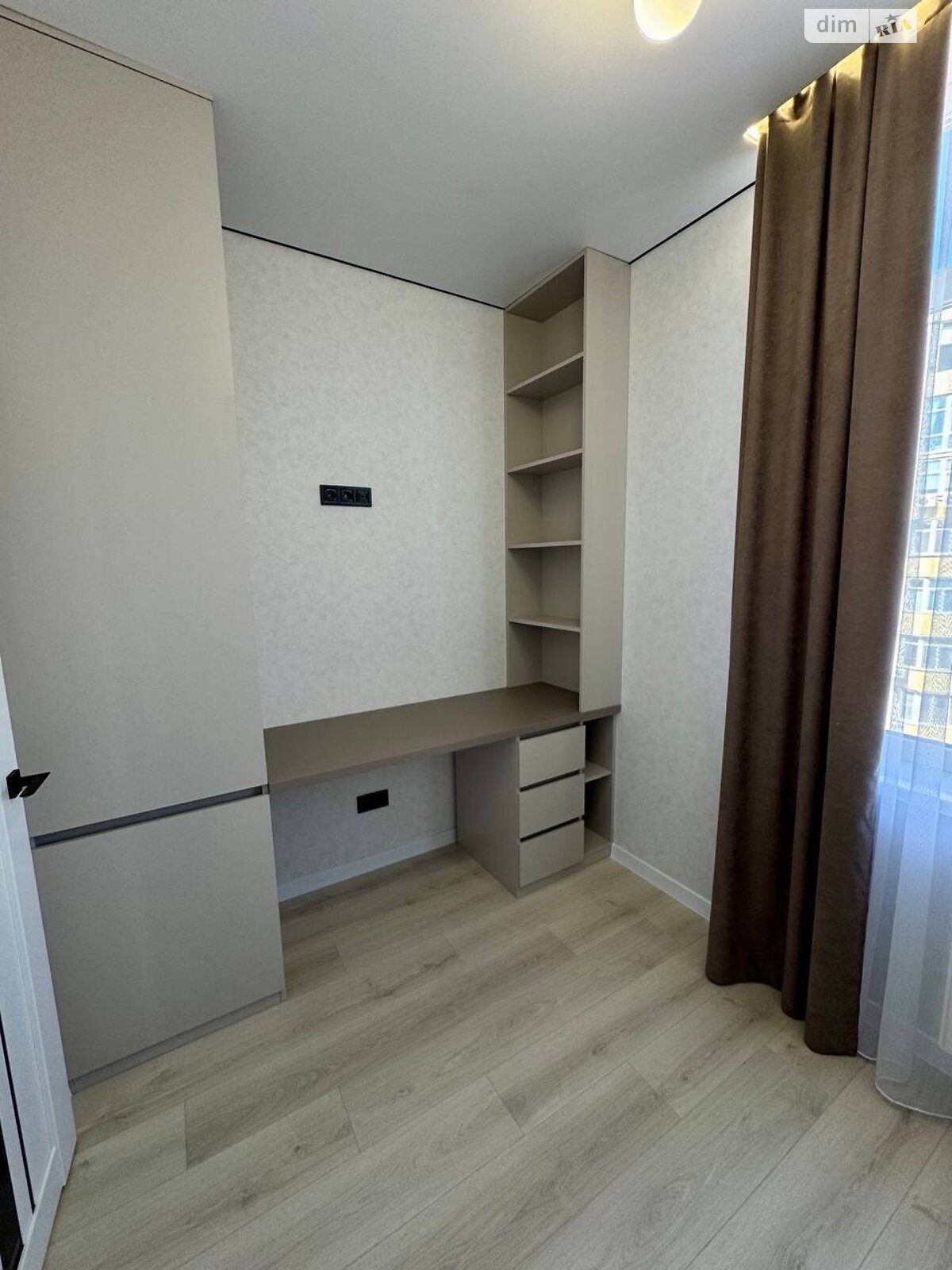 Продаж трикімнатної квартири в Одесі, на вул. Краснова 3 корпус 65, район Ближні Млини фото 1