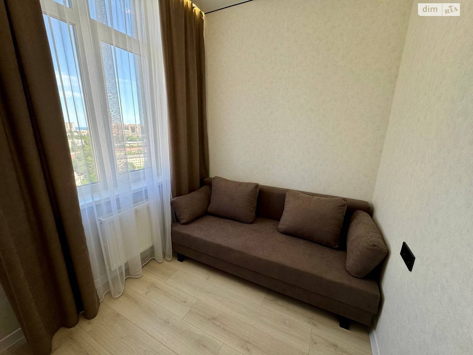 Продаж трикімнатної квартири в Одесі, на вул. Краснова 3 корпус 65, район Ближні Млини фото 1