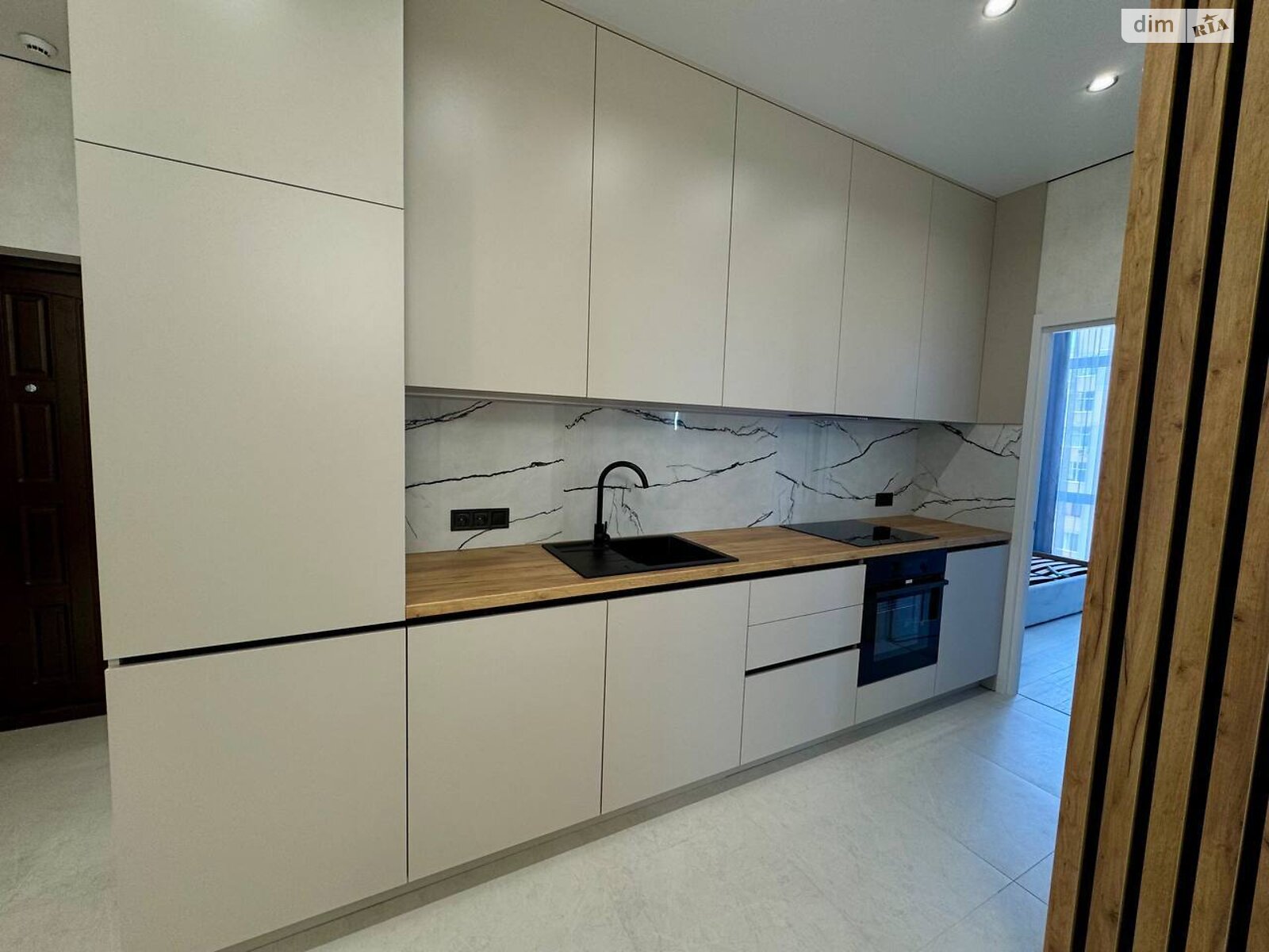 Продаж трикімнатної квартири в Одесі, на вул. Краснова 3 корпус 65, район Ближні Млини фото 1