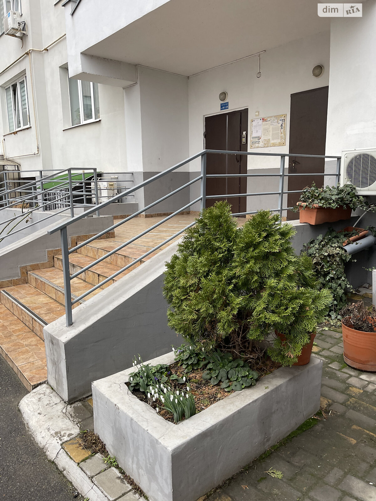 Продажа трехкомнатной квартиры в Одессе, на ул. Якова Бреуса 61 корпус 9, район Ближние Мельницы фото 1 Продажа трехкомнатной квартиры в Одессе, на ул. Якова Бреуса 61 корпус 9, район Ближние Мельницы фото 1