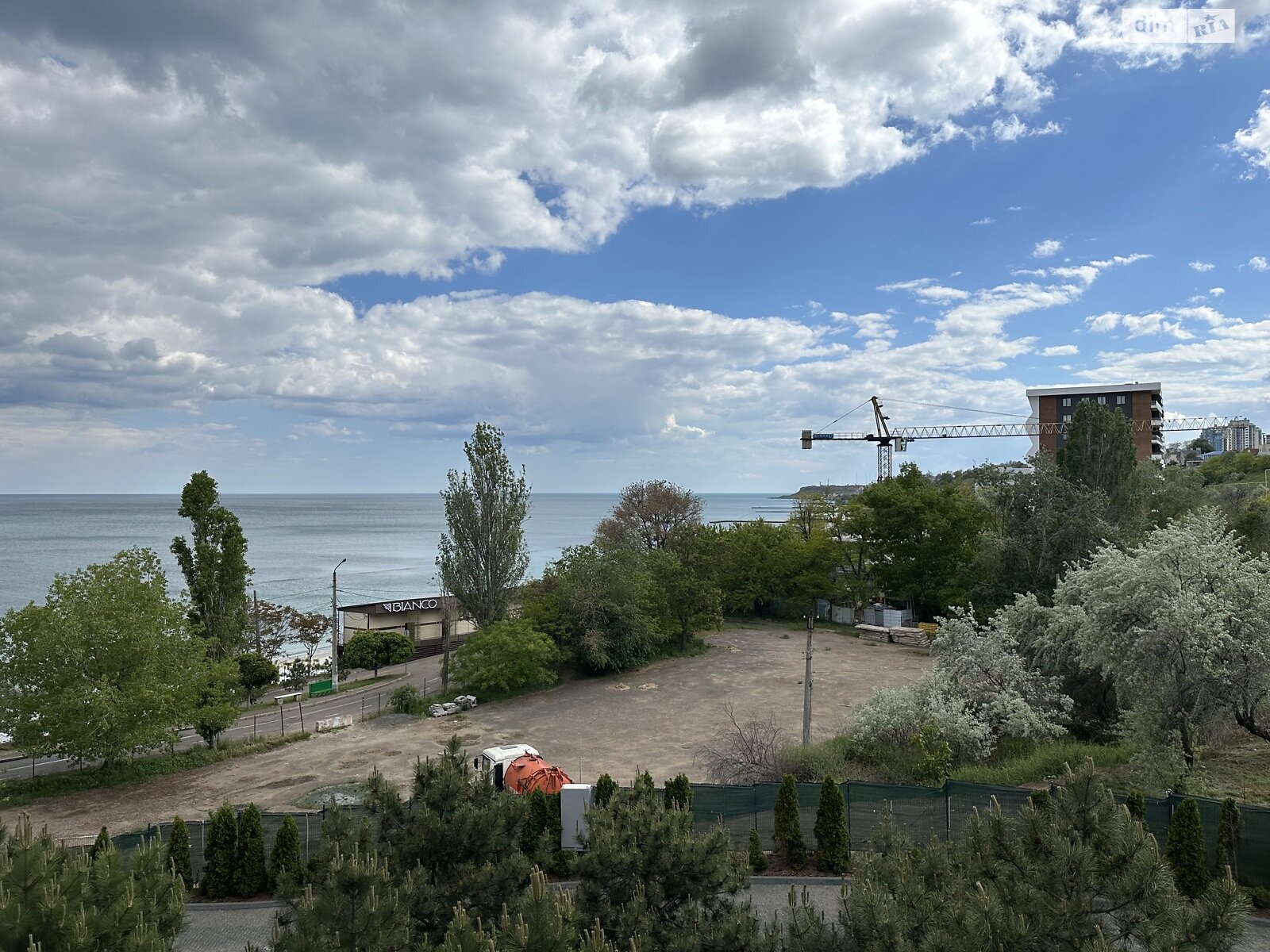 Продажа трехкомнатной квартиры в Одессе, на дор. Фонтанская 77А, район Большой Фонтан фото 1 Продажа трехкомнатной квартиры в Одессе, на дор. Фонтанская 77А, район Большой Фонтан фото 1