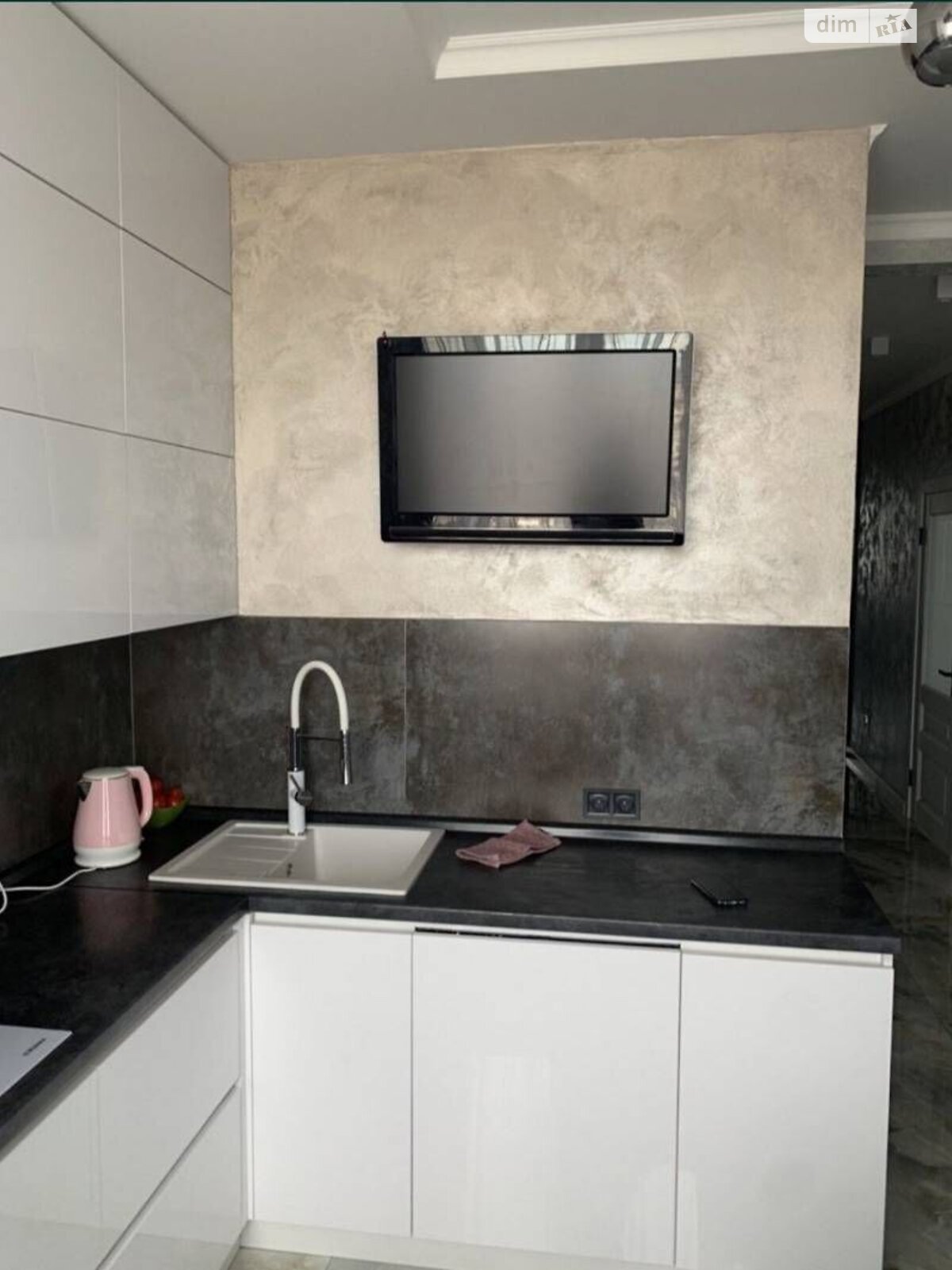 Продажа двухкомнатной квартиры в Одессе, на ул. Костанди 104/1, район Большой Фонтан фото 1 Продажа двухкомнатной квартиры в Одессе, на ул. Костанди 104/1, район Большой Фонтан фото 1
