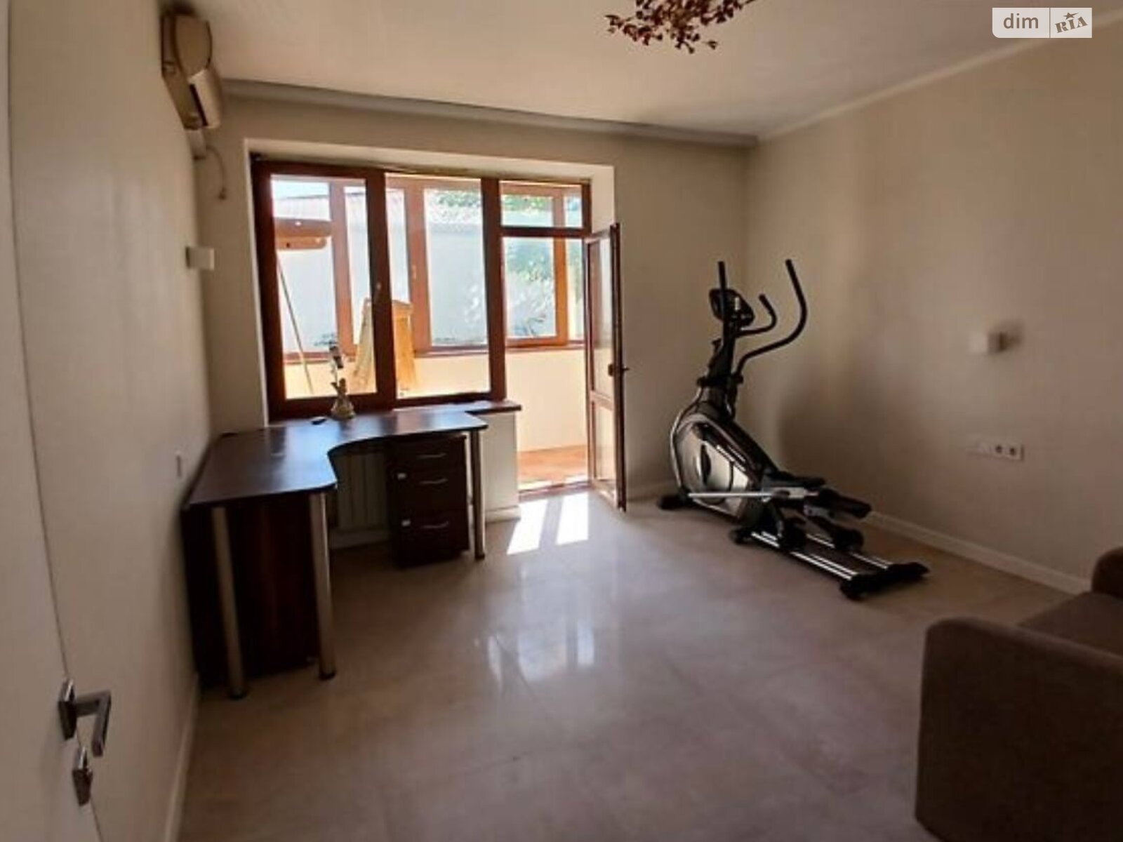 Продаж трикімнатної квартири в Одесі, на вул. Таїрова 6, район Великий Фонтан фото 1 Продаж трикімнатної квартири в Одесі, на вул. Таїрова 6, район Великий Фонтан фото 1