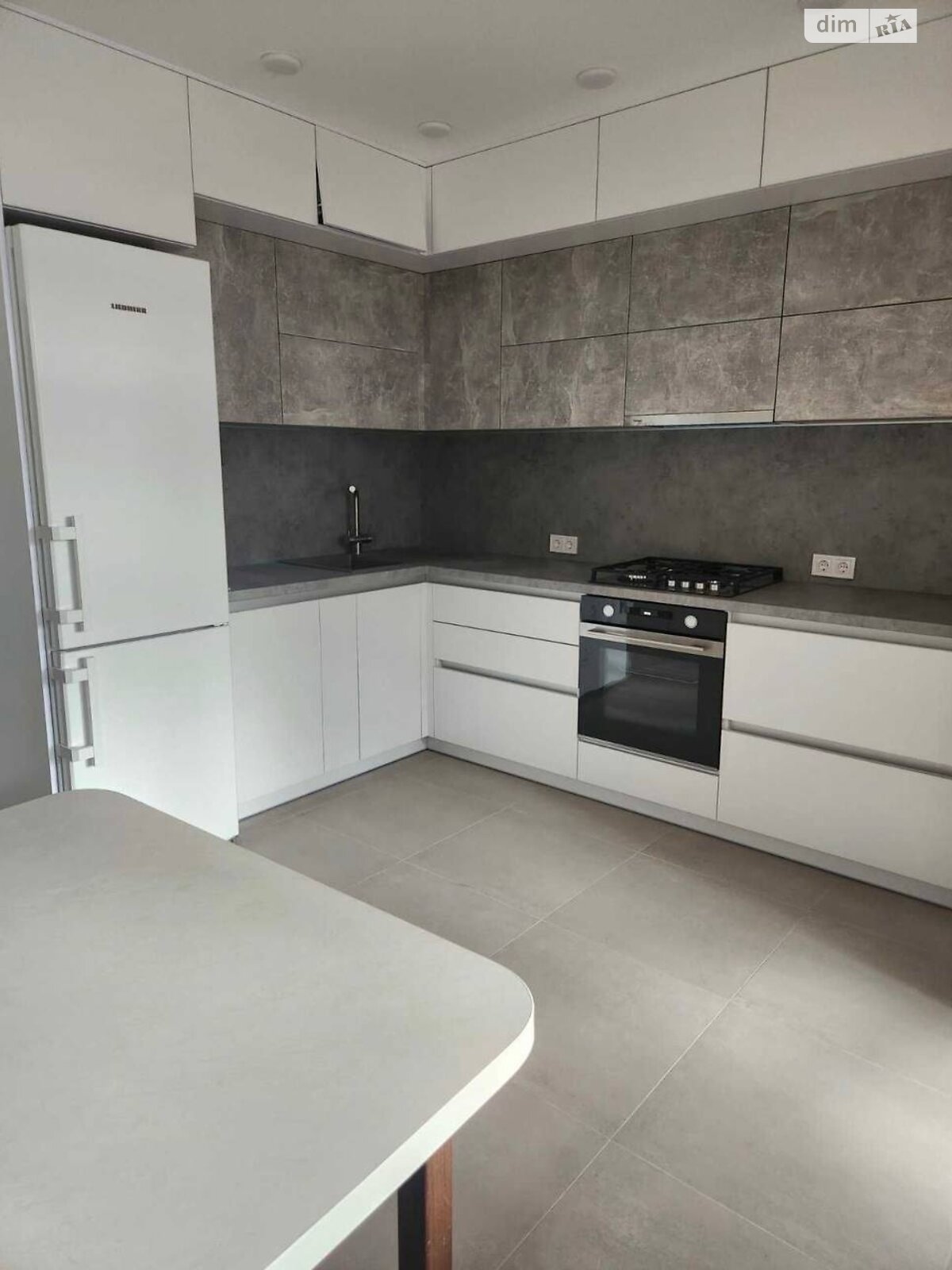 Продаж трикімнатної квартири в Одесі, на вул. Таїрова 6, район Великий Фонтан фото 1 Продаж трикімнатної квартири в Одесі, на вул. Таїрова 6, район Великий Фонтан фото 1