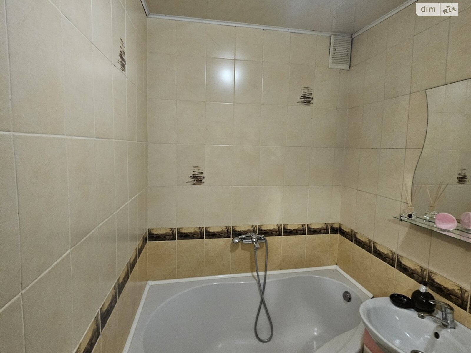 Продаж двокімнатної квартири в Одесі, на вул. Євгена Танцюри 44, кв. 27, район Хаджибейський фото 1 Продаж двокімнатної квартири в Одесі, на вул. Євгена Танцюри 44, кв. 27, район Хаджибейський фото 1