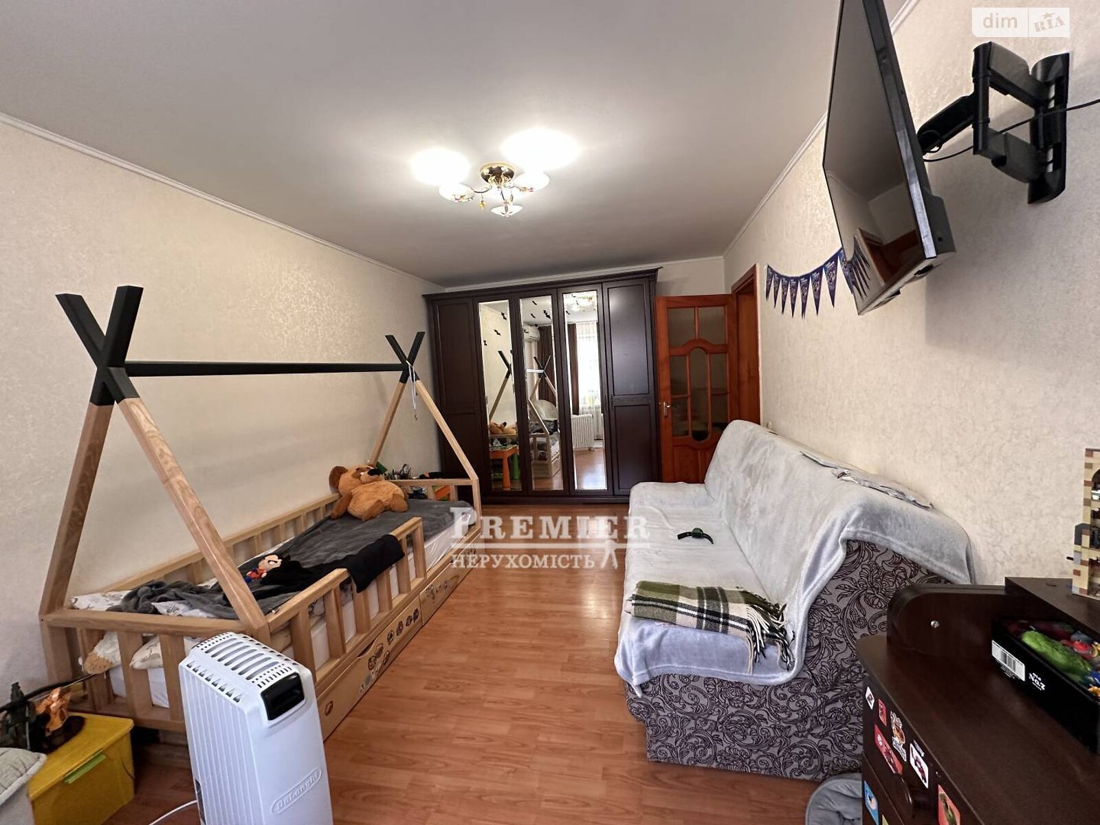 Продаж двокімнатної квартири в Одесі, на вул. Космонавтів, район Черемушки фото 1 Продаж двокімнатної квартири в Одесі, на вул. Космонавтів, район Черемушки фото 1