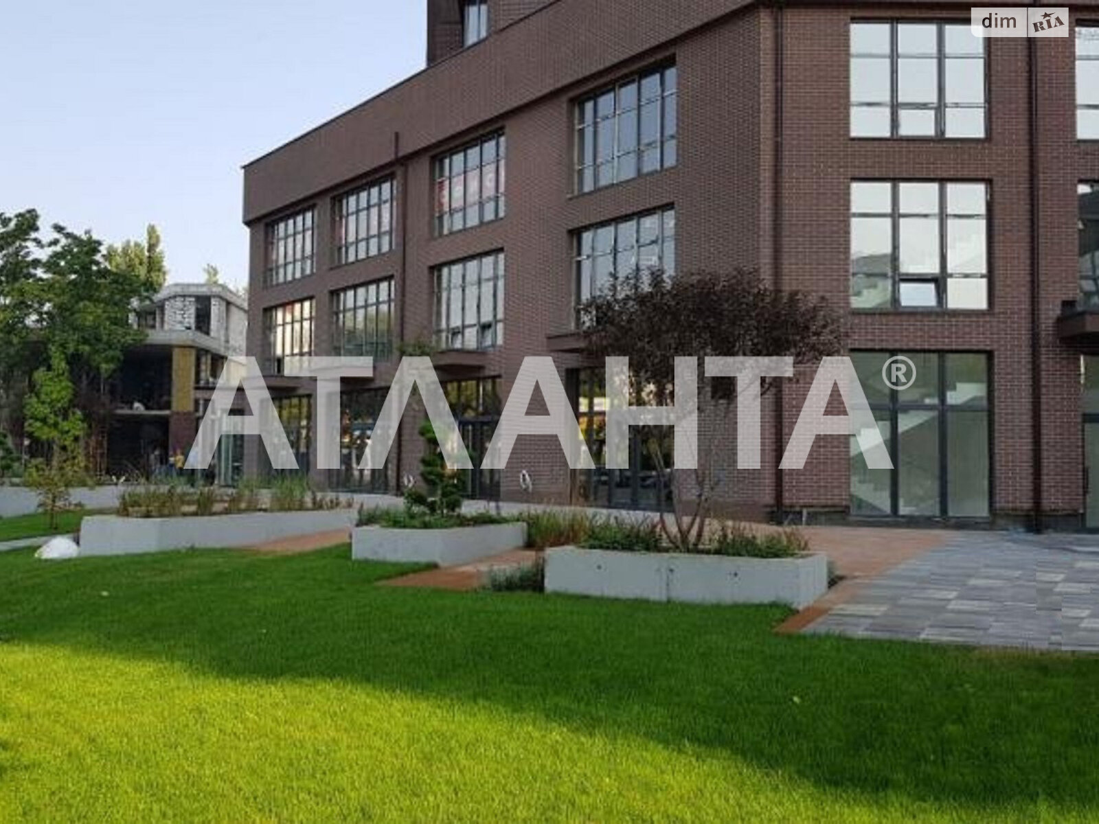 Продажа трехкомнатной квартиры в Одессе, на ул. Академика Филатова, район Чубаевка фото 1 Продажа трехкомнатной квартиры в Одессе, на ул. Академика Филатова, район Чубаевка фото 1