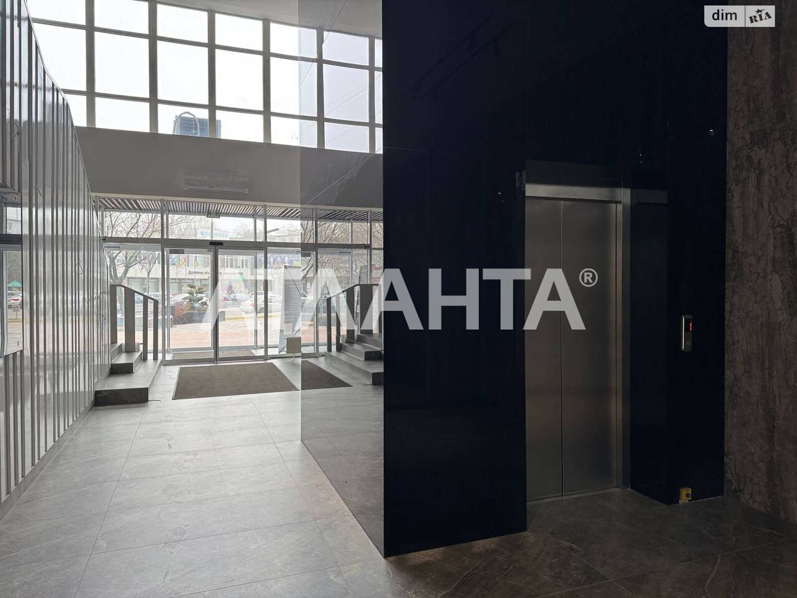 Продажа трехкомнатной квартиры в Одессе, на ул. Академика Филатова, район Чубаевка фото 1 Продажа трехкомнатной квартиры в Одессе, на ул. Академика Филатова, район Чубаевка фото 1