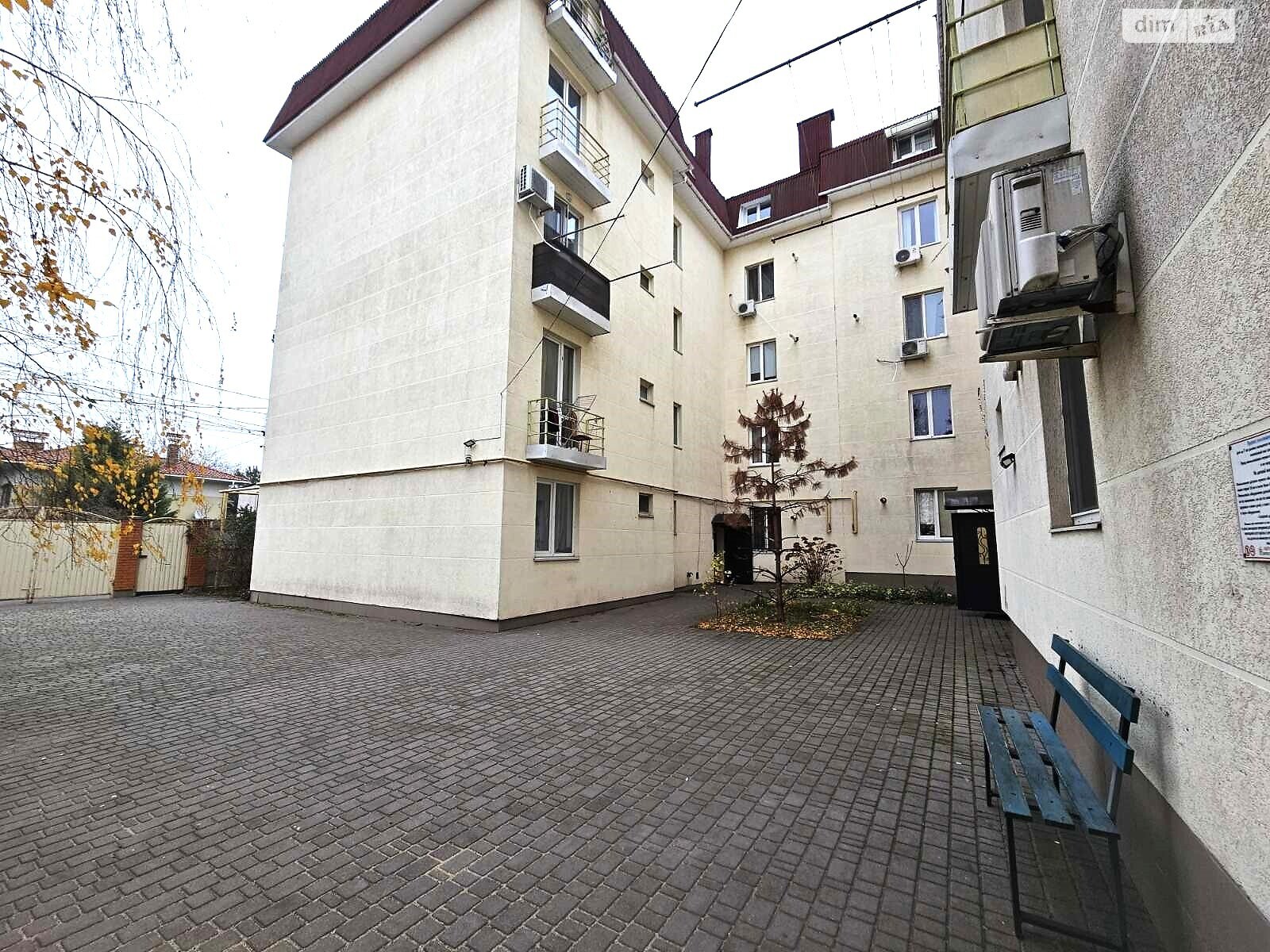 Продаж трикімнатної квартири в Одесі, на вул. Дмитріївська, район Чубаївка фото 1 Продаж трикімнатної квартири в Одесі, на вул. Дмитріївська, район Чубаївка фото 1