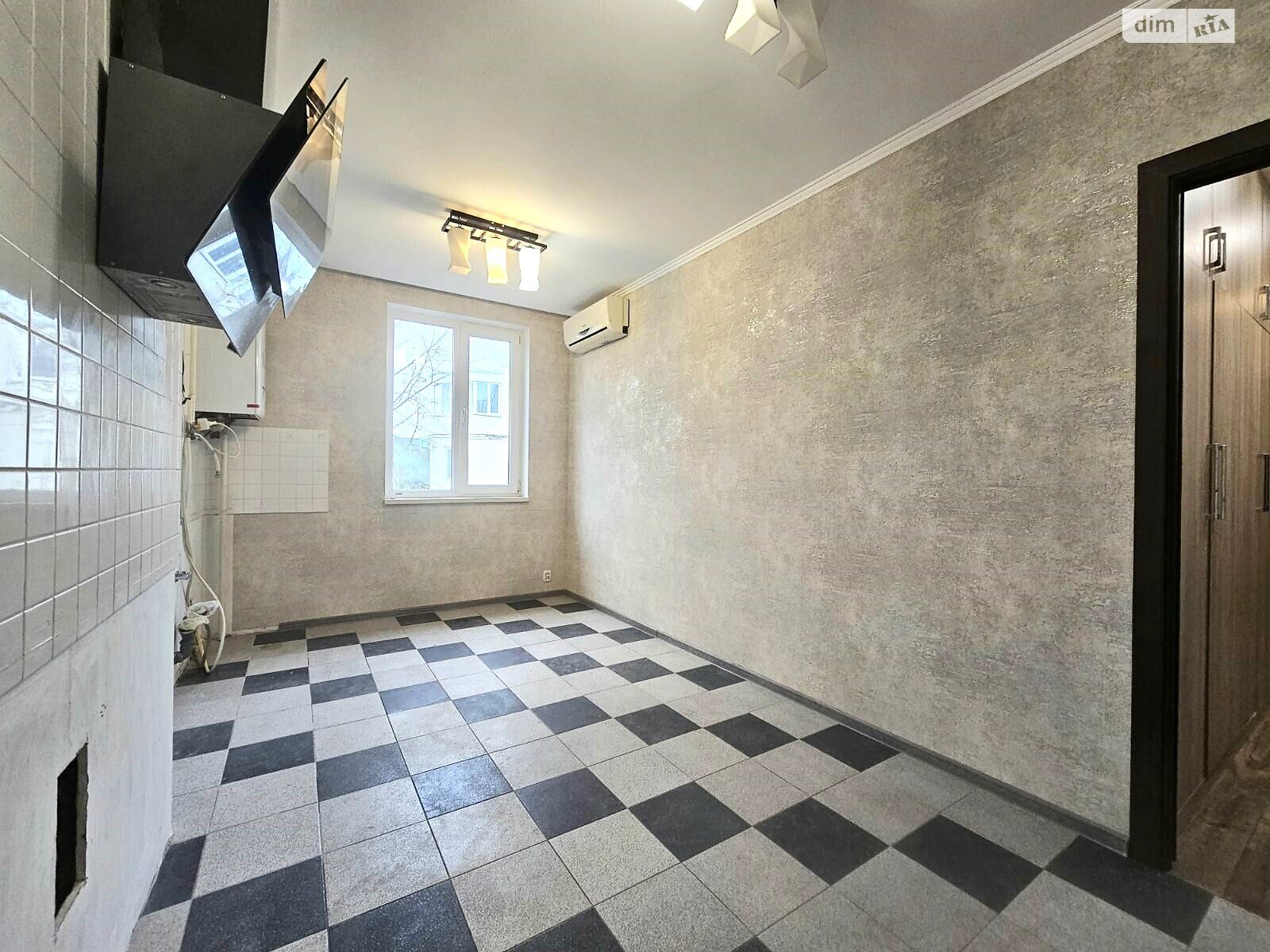 Продаж трикімнатної квартири в Одесі, на вул. Дмитріївська, район Чубаївка фото 1 Продаж трикімнатної квартири в Одесі, на вул. Дмитріївська, район Чубаївка фото 1