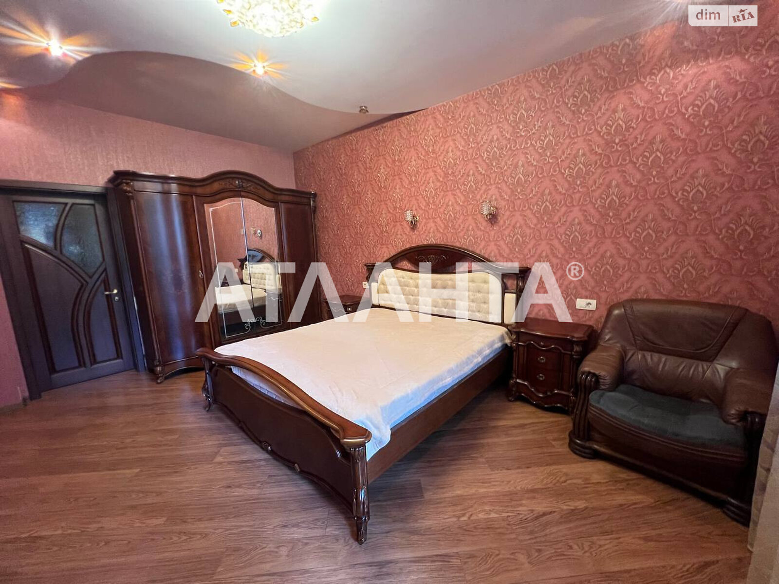 Продаж трикімнатної квартири в Одесі, на дор. Фонтанська, район Чубаївка фото 1 Продаж трикімнатної квартири в Одесі, на дор. Фонтанська, район Чубаївка фото 1