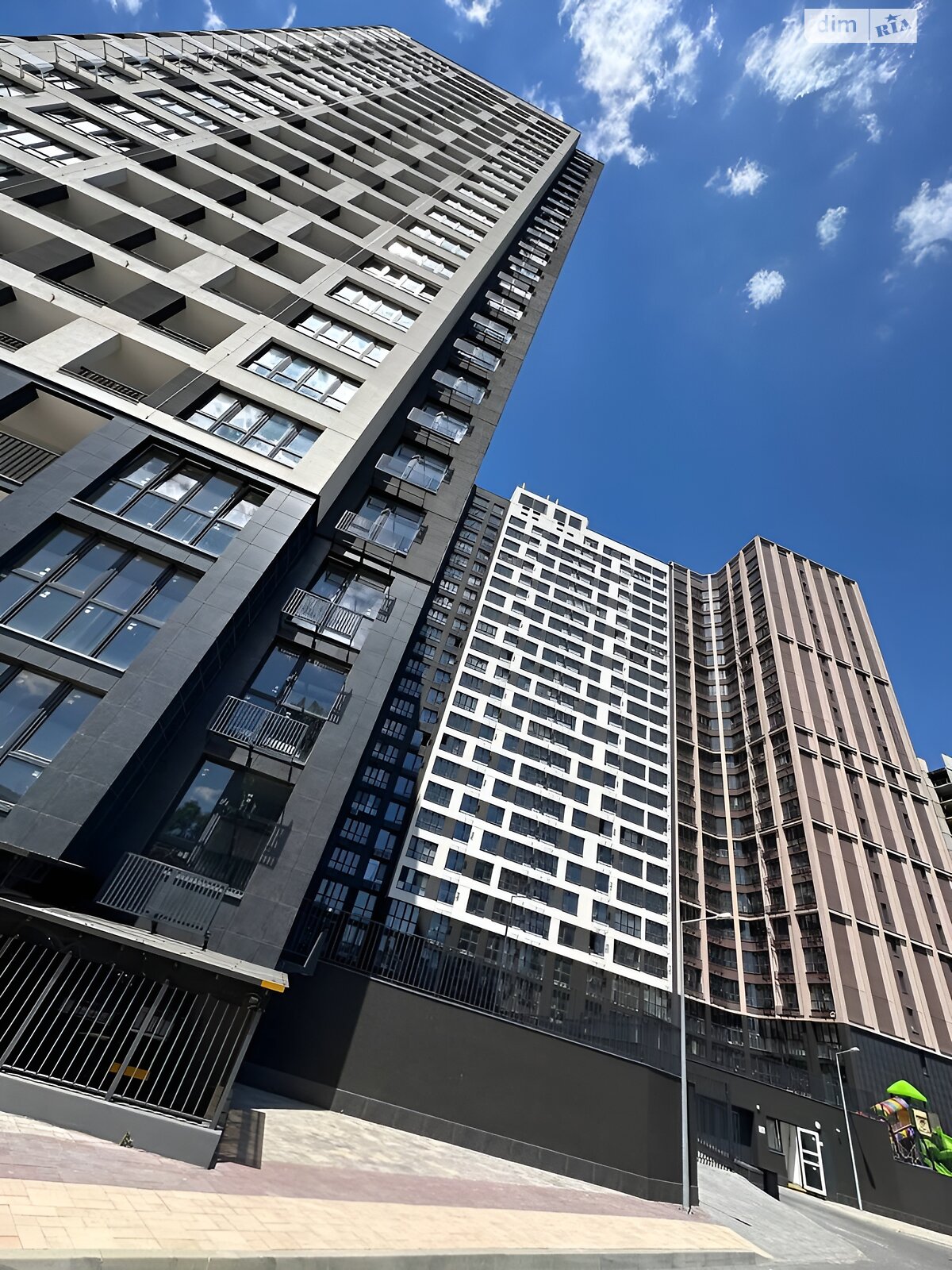 Продаж трикімнатної квартири в Одесі, на вул. Івана Франка 40 корпус 1, район Чубаївка фото 1 Продаж трикімнатної квартири в Одесі, на вул. Івана Франка 40 корпус 1, район Чубаївка фото 1