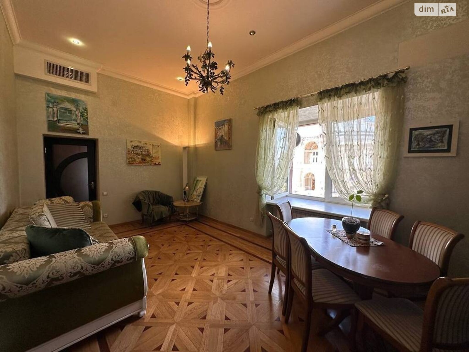 Продажа трехкомнатной квартиры в Одессе, на ул. Дерибасовская 9, фото 1