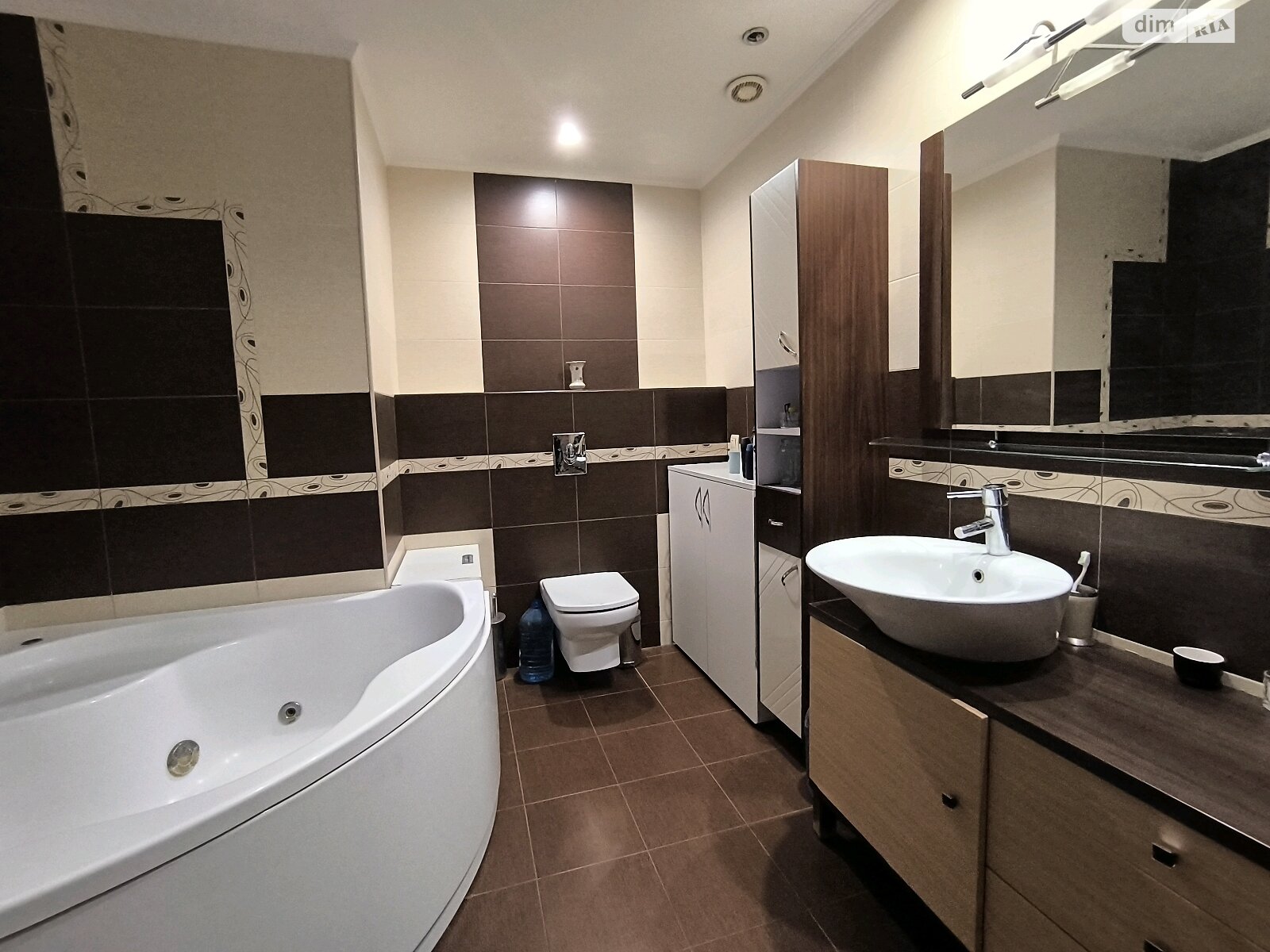 Продаж двокімнатної квартири в Одесі, на дор. Фонтанська 49/1, фото 1 Продаж двокімнатної квартири в Одесі, на дор. Фонтанська 49/1, фото 1