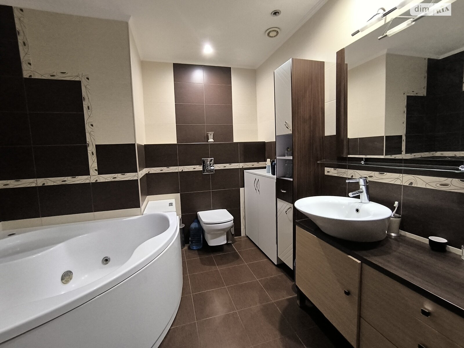 Продаж двокімнатної квартири в Одесі, на дор. Фонтанська 49/1, фото 1 Продаж двокімнатної квартири в Одесі, на дор. Фонтанська 49/1, фото 1