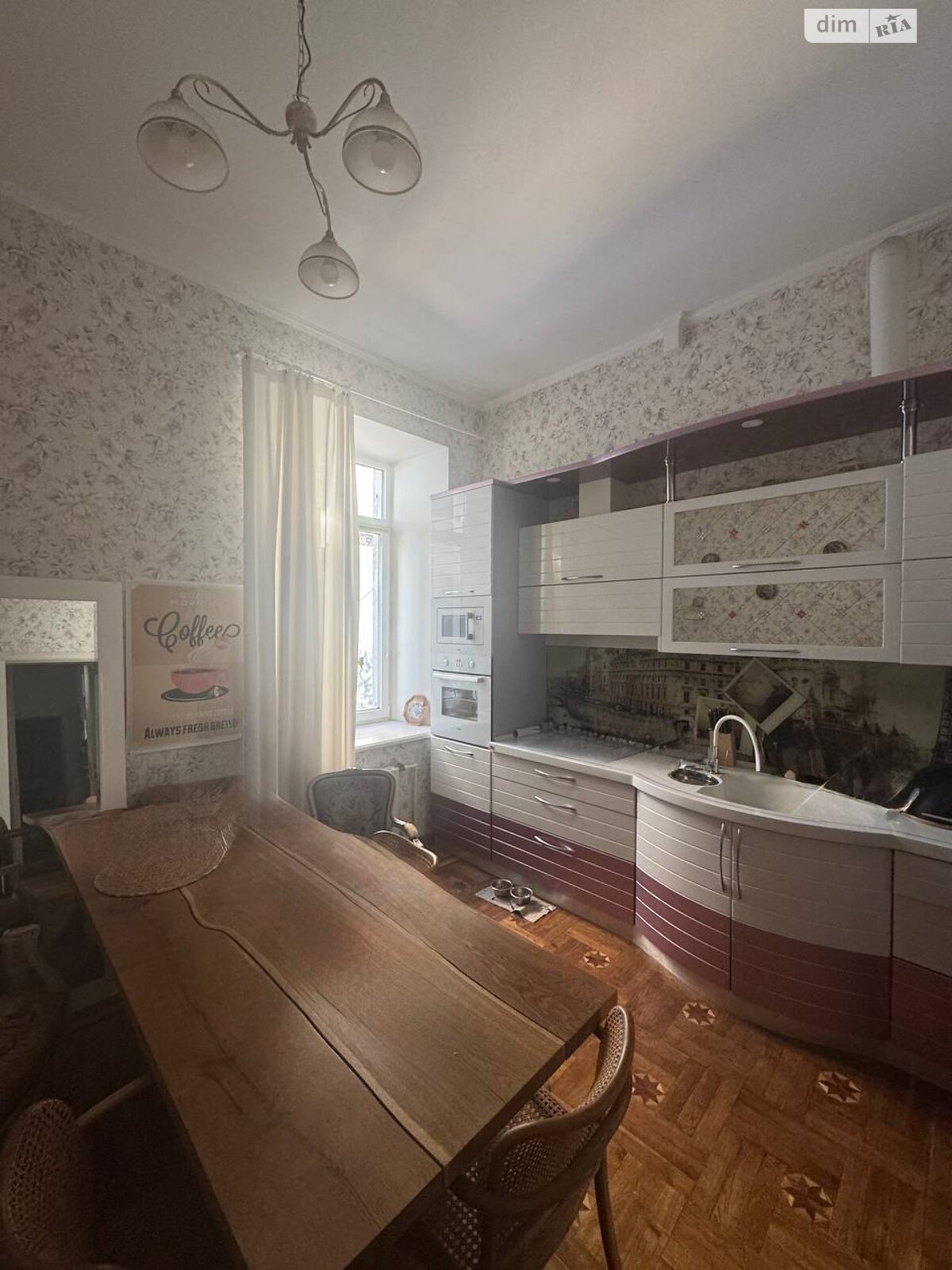 Продаж трикімнатної квартири в Одесі, на пл. Грецька 45, фото 1 Продаж трикімнатної квартири в Одесі, на пл. Грецька 45, фото 1