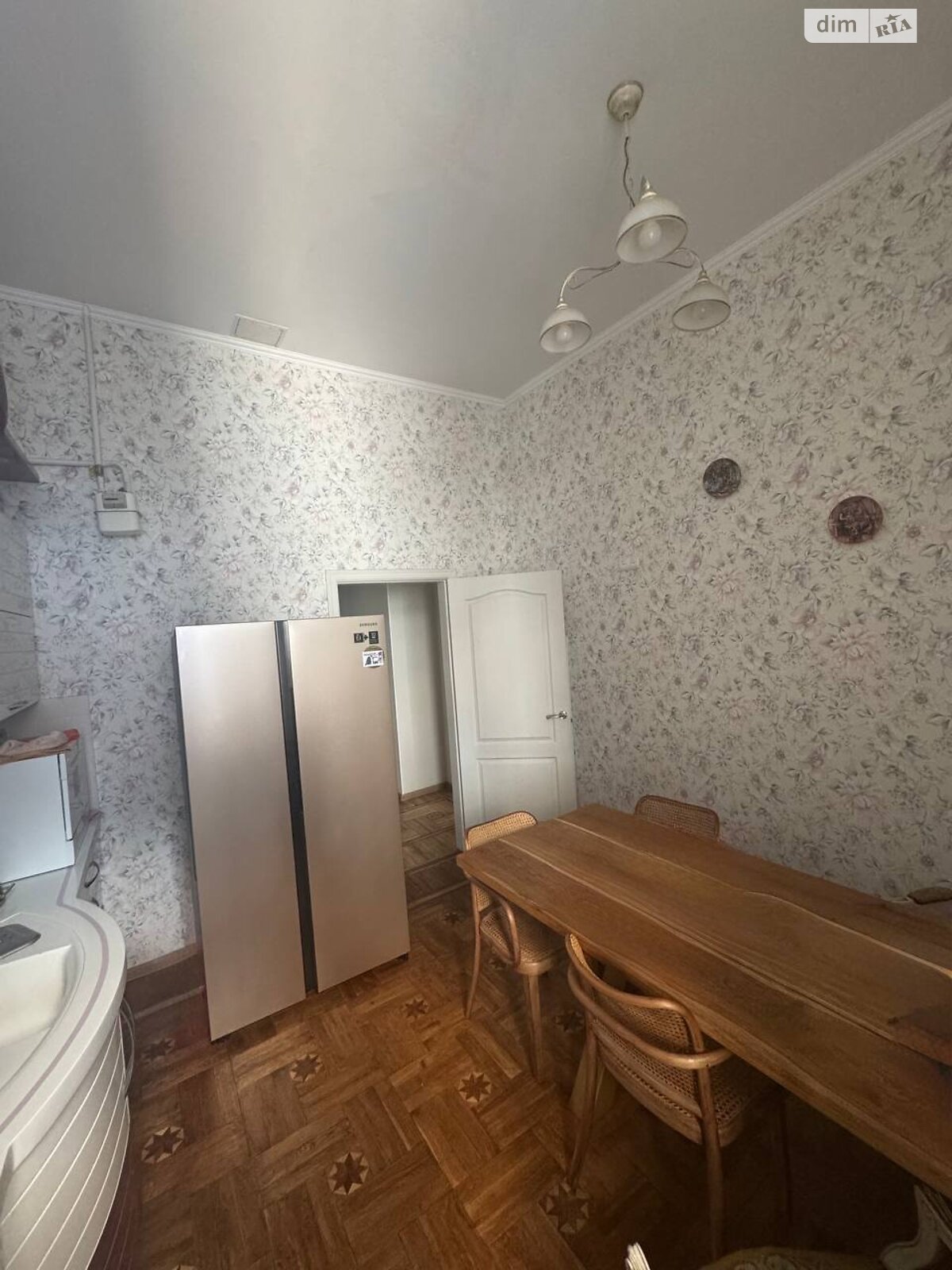 Продаж трикімнатної квартири в Одесі, на пл. Грецька 45, фото 1 Продаж трикімнатної квартири в Одесі, на пл. Грецька 45, фото 1