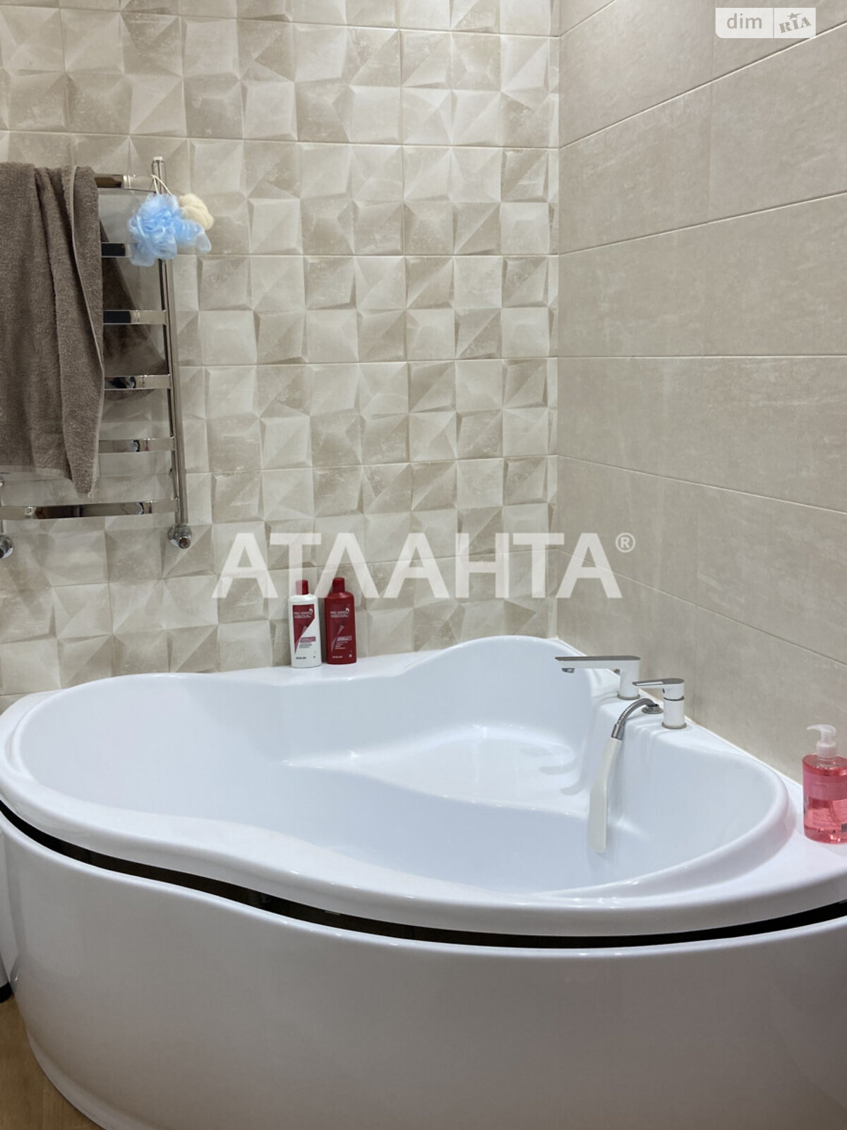 Продаж трикімнатної квартири в Одесі, на вул. Балківська 1372, район Хаджибейський фото 1 Продаж трикімнатної квартири в Одесі, на вул. Балківська 1372, район Хаджибейський фото 1