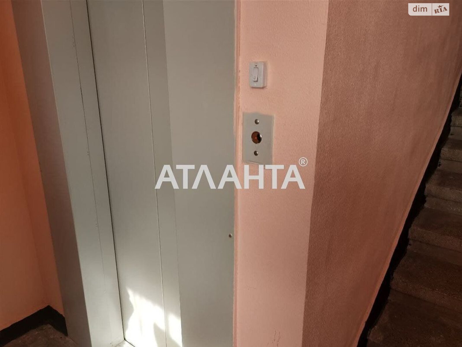 Продаж трикімнатної квартири в Одесі, на вул. Бугаївська, район Хаджибейський фото 1 Продаж трикімнатної квартири в Одесі, на вул. Бугаївська, район Хаджибейський фото 1