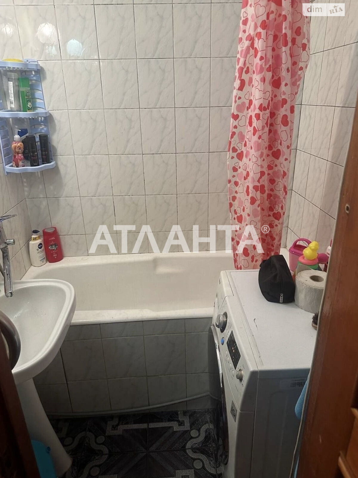 Продажа трехкомнатной квартиры в Одессе, на ул. Бугаевская, район Хаджибейский фото 1 Продажа трехкомнатной квартиры в Одессе, на ул. Бугаевская, район Хаджибейский фото 1