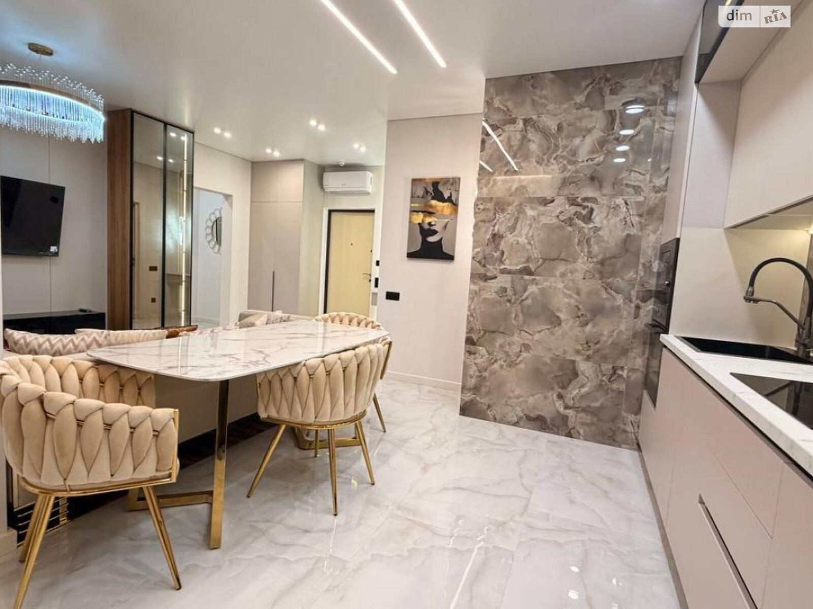 Продажа двухкомнатной квартиры в Одессе, на ул. Краснова, район Хаджибейский фото 1 Продажа двухкомнатной квартиры в Одессе, на ул. Краснова, район Хаджибейский фото 1