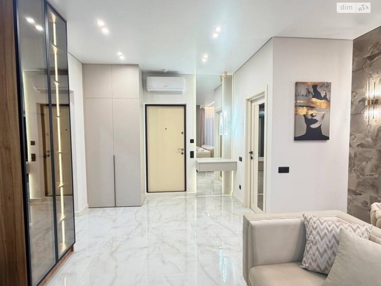 Продажа двухкомнатной квартиры в Одессе, на ул. Краснова, район Хаджибейский фото 1 Продажа двухкомнатной квартиры в Одессе, на ул. Краснова, район Хаджибейский фото 1