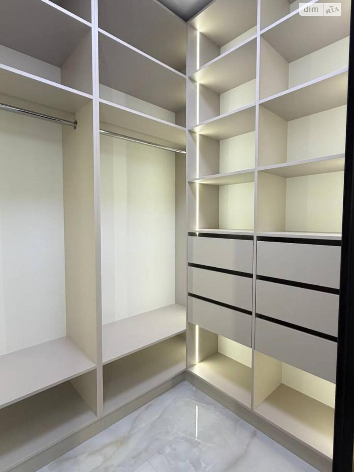 Продажа двухкомнатной квартиры в Одессе, на ул. Краснова, район Хаджибейский фото 1 Продажа двухкомнатной квартиры в Одессе, на ул. Краснова, район Хаджибейский фото 1